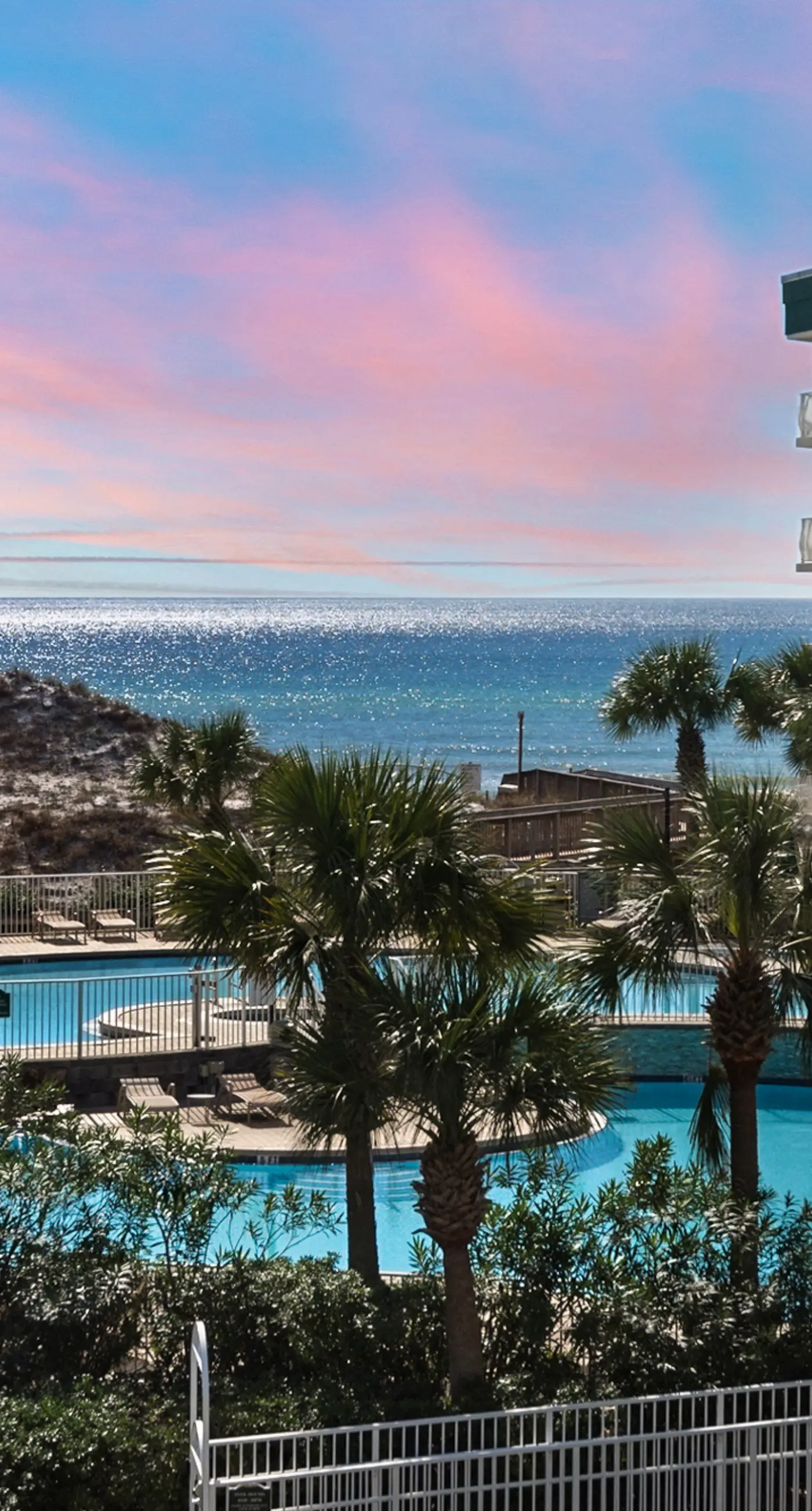 Bright Gulf-view condo with balcony, pool, seasonal beach service & pickleball