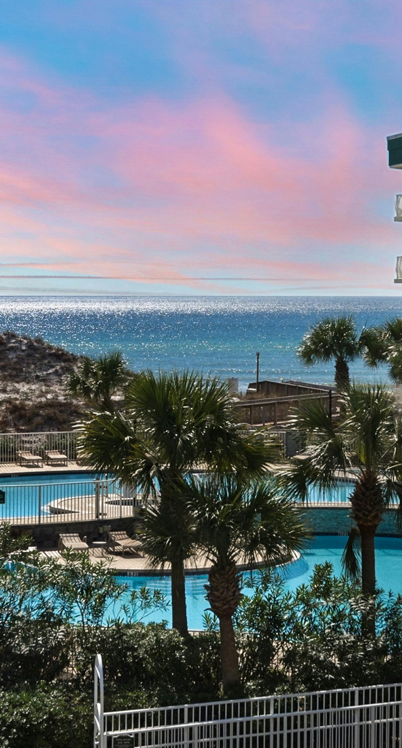 Bright Gulf-view condo with balcony, pool, seasonal beach service & pickleball