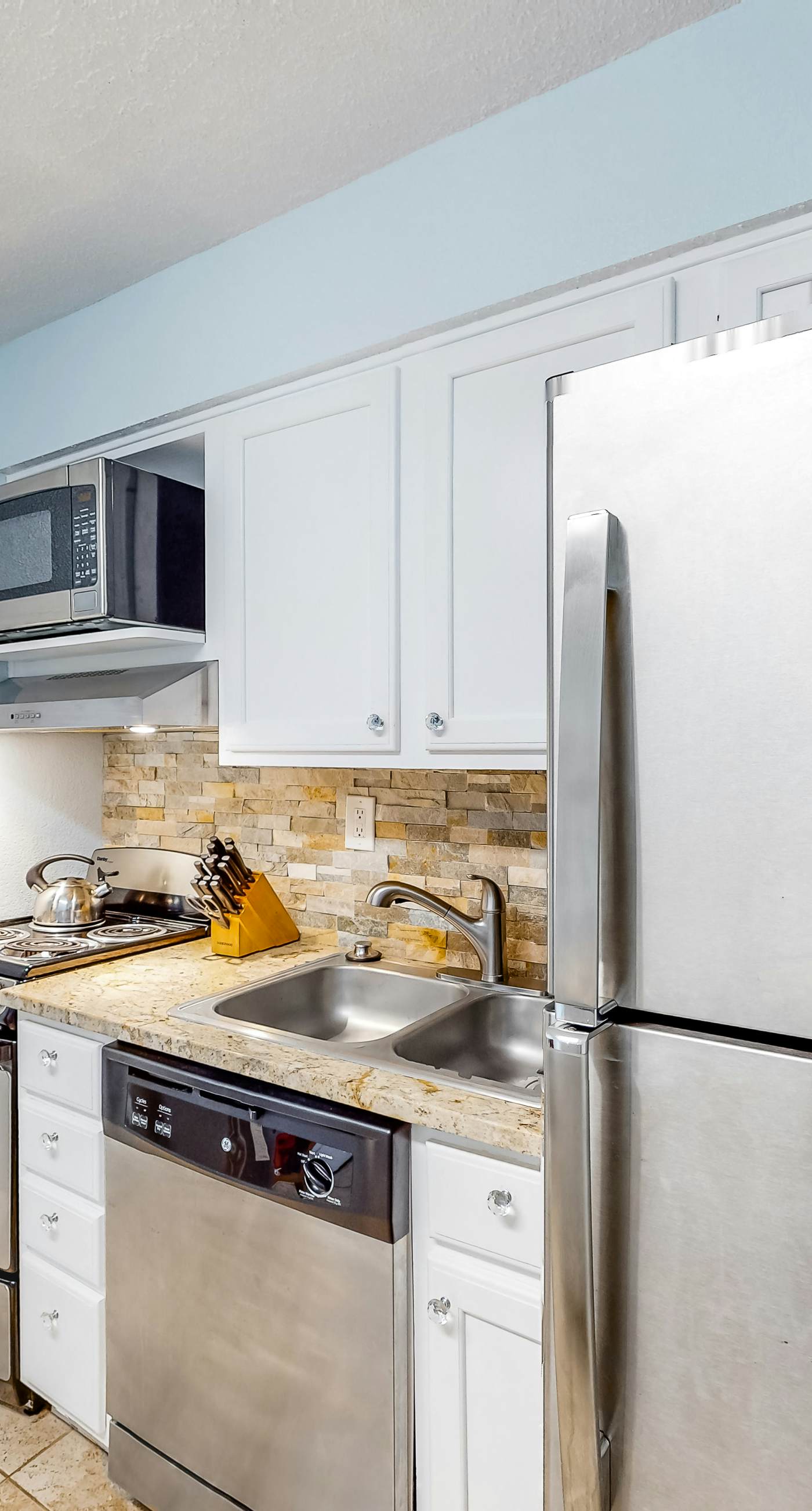 Islander W 603 - Snowbird-friendly oceanfront condo with ocean view, central AC, & beach service