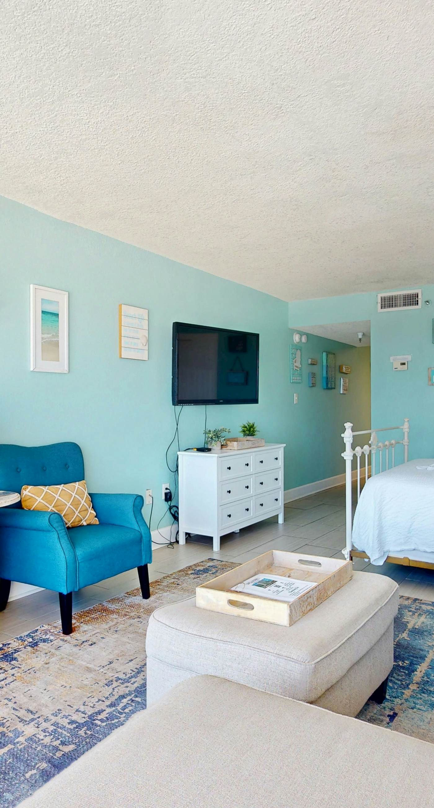 Islander W 703 - Seventh-floor comfortable condo - steps to the beach & convenient to shopping