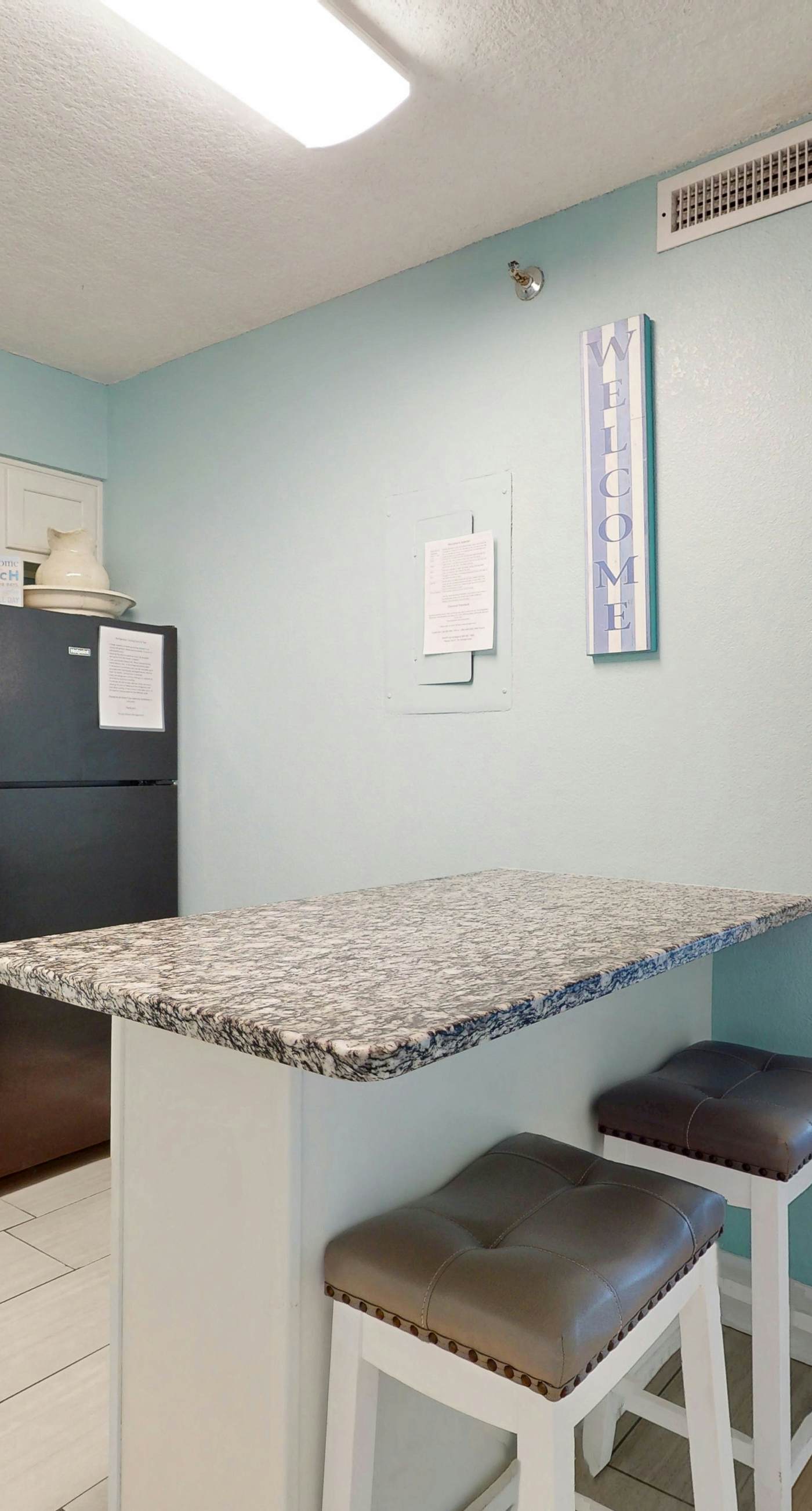 Islander W 703 - Seventh-floor comfortable condo - steps to the beach & convenient to shopping