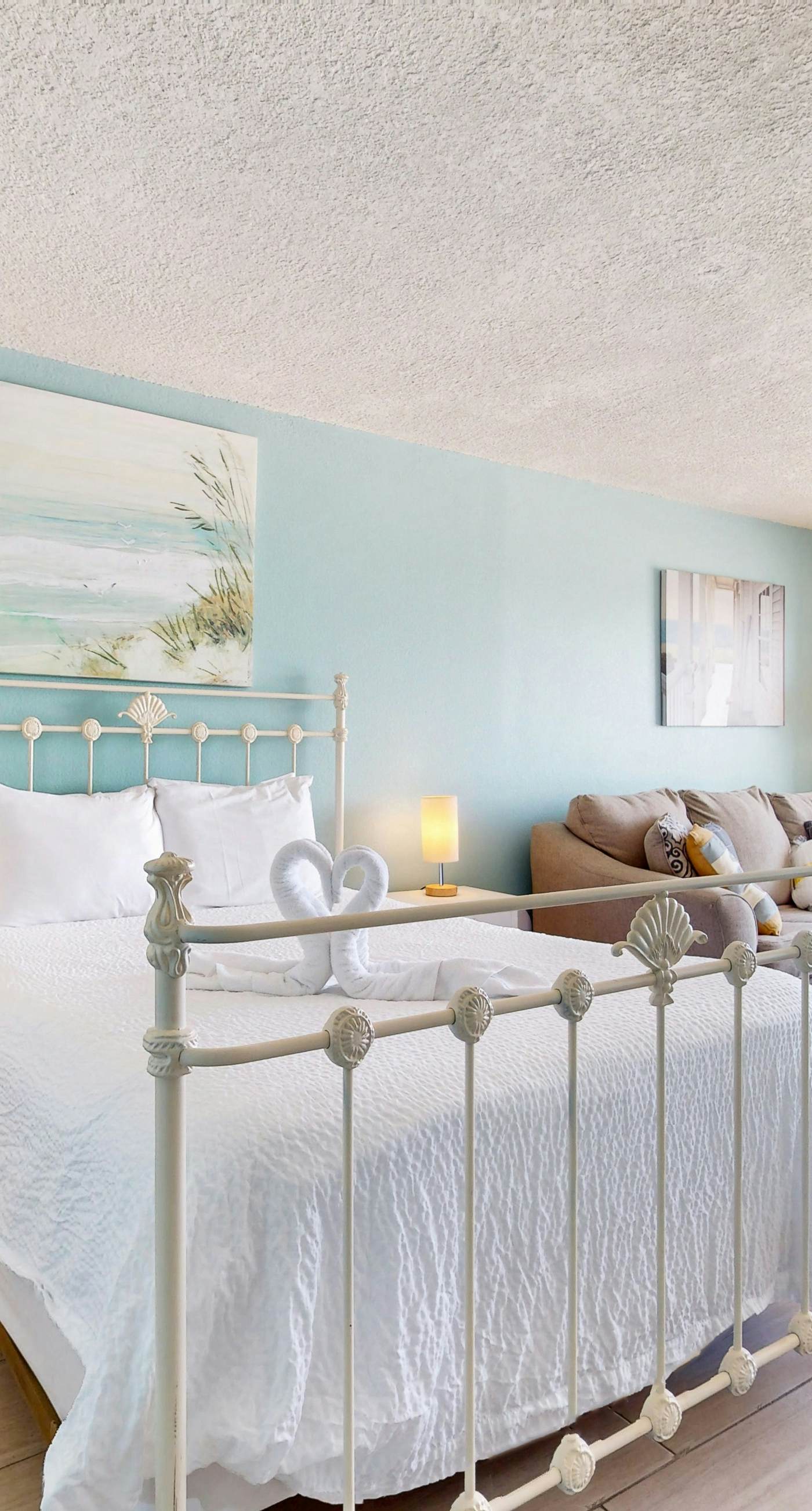 Islander W 703 - Seventh-floor comfortable condo - steps to the beach & convenient to shopping