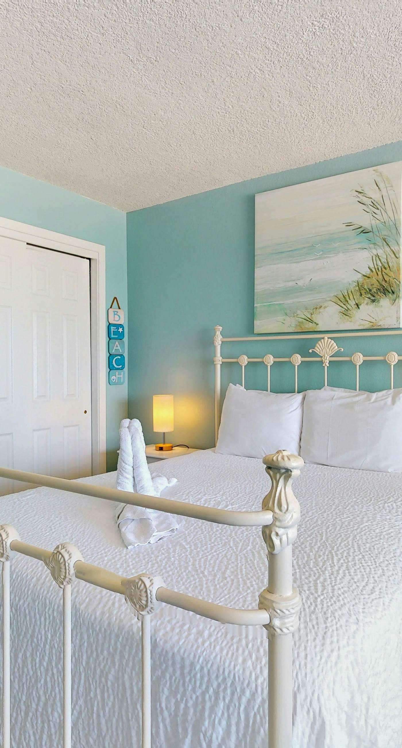 Islander W 703 - Seventh-floor comfortable condo - steps to the beach & convenient to shopping