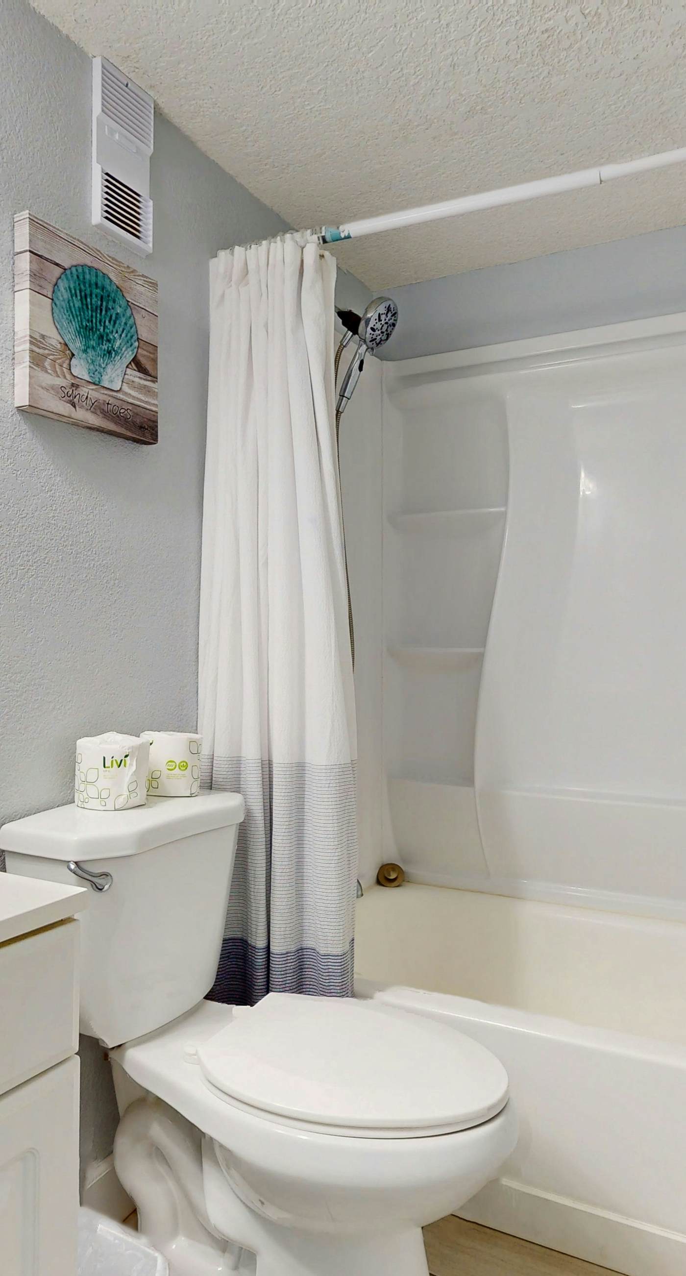 Islander W 703 - Seventh-floor comfortable condo - steps to the beach & convenient to shopping