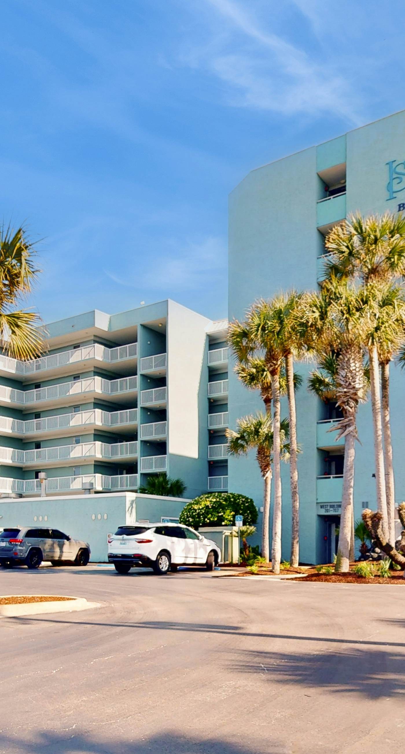 Islander W 703 - Seventh-floor comfortable condo - steps to the beach & convenient to shopping