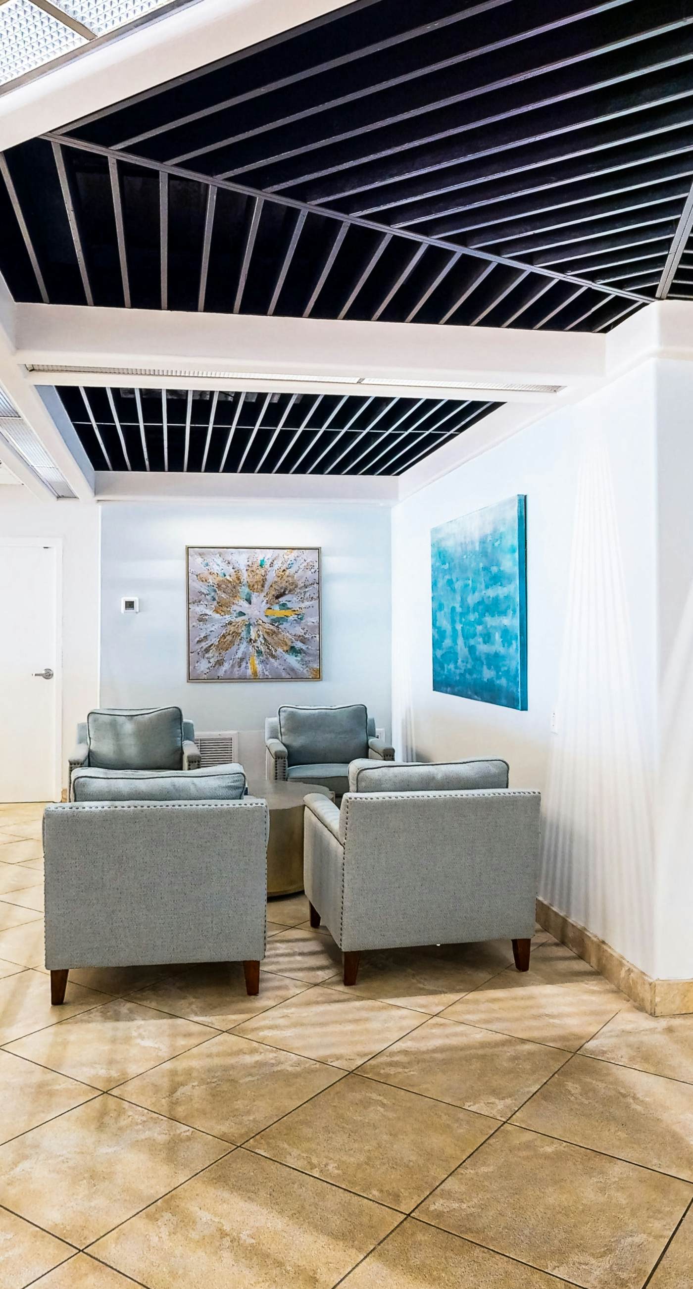 Islander W 703 - Seventh-floor comfortable condo - steps to the beach & convenient to shopping