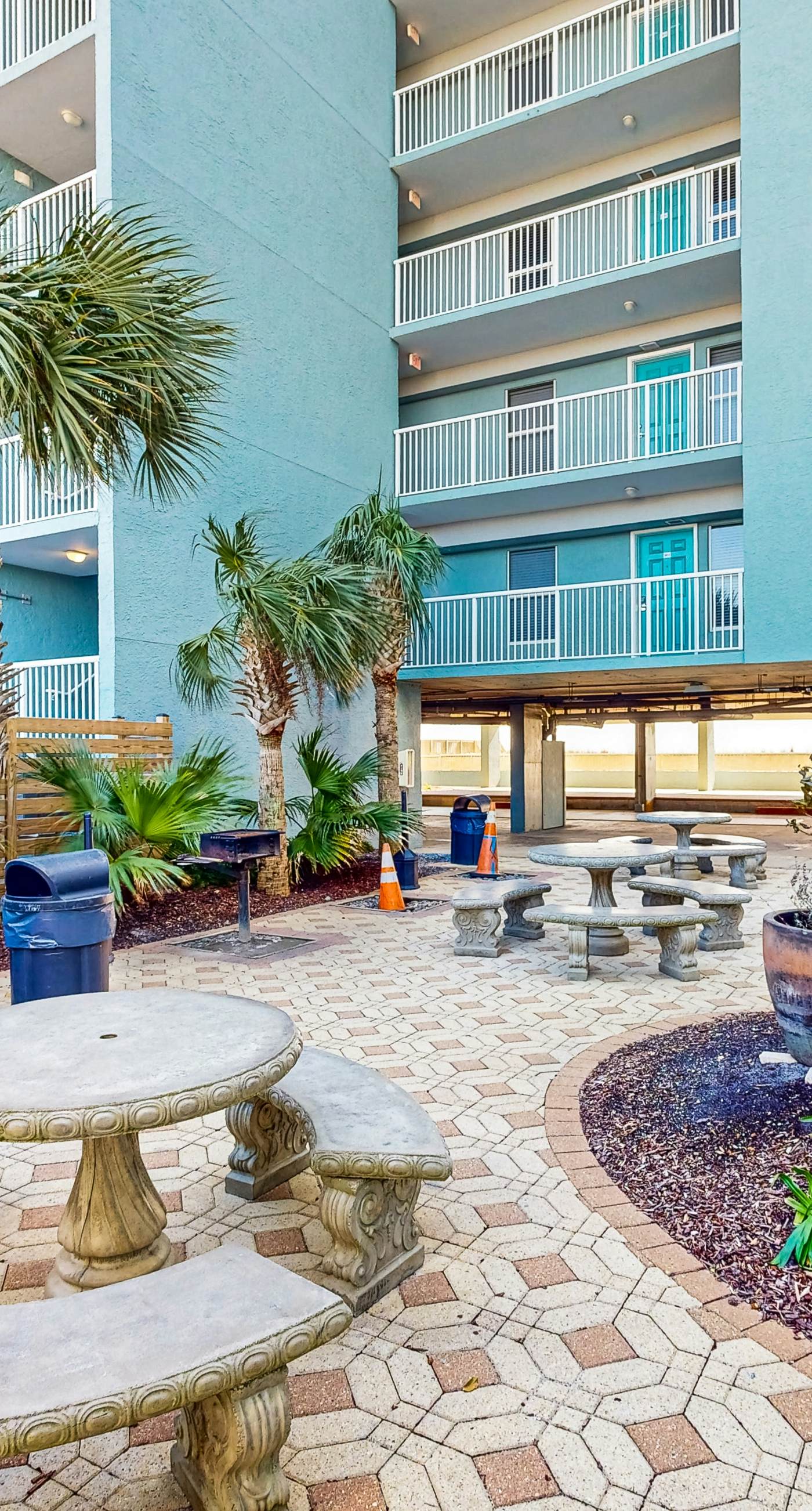 Islander W 703 - Seventh-floor comfortable condo - steps to the beach & convenient to shopping