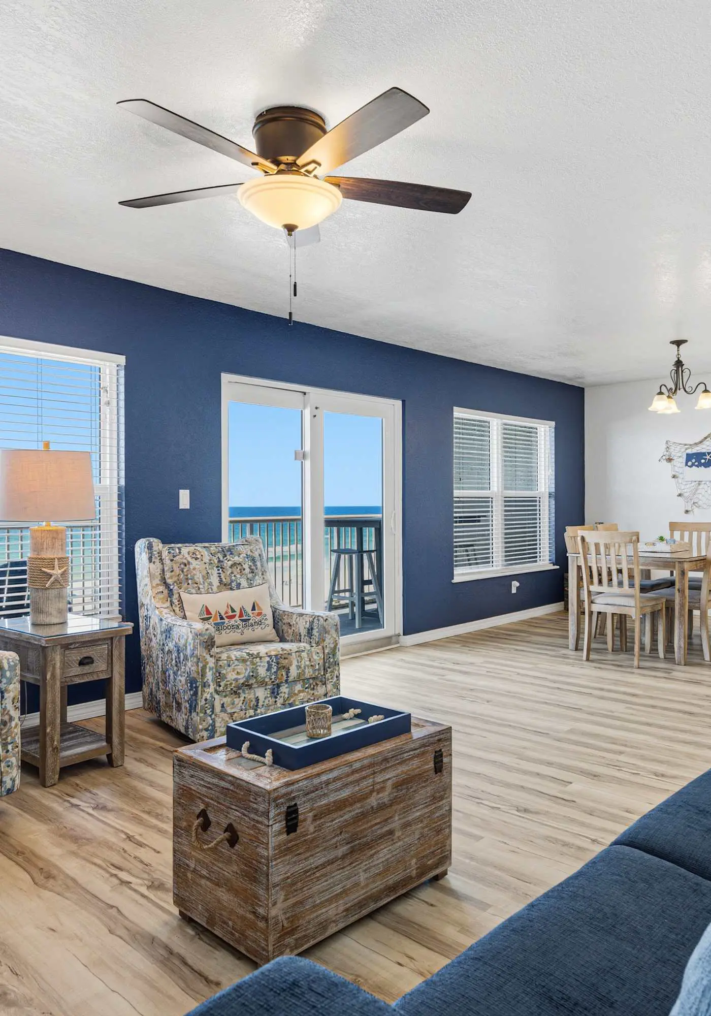 Charming fifth floor condo with beach service, central AC, WiFi, & pool access