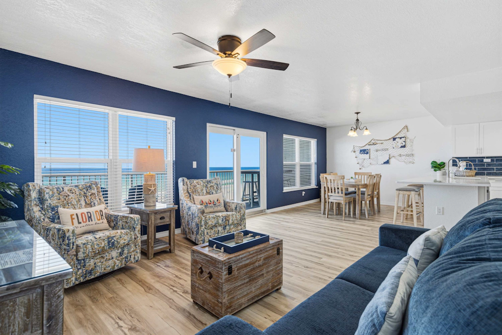 Charming fifth floor condo with beach service, central AC, WiFi, & pool access