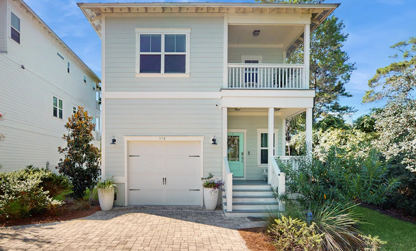 Home with pool & dock access - blocks to beach, Powell Lake, & state park