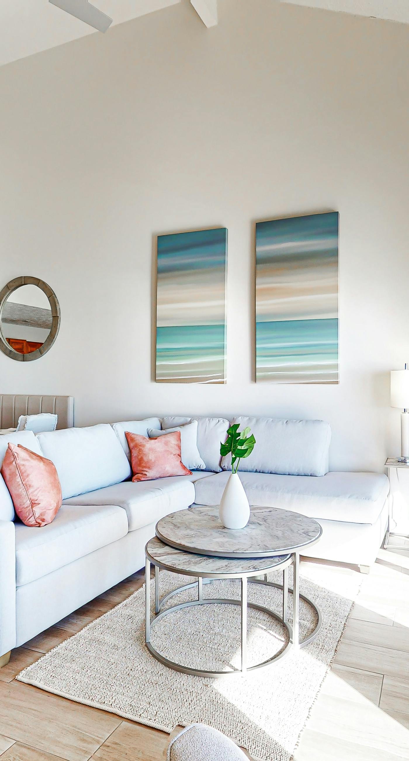 Newly-Remodeled Villa with Stunning Views and Free WiFi - Right on the Beach