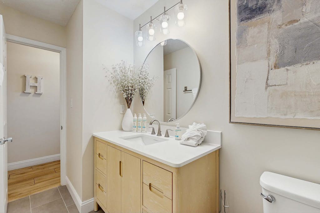 Newly-Remodeled Villa with Stunning Views and Free WiFi - Right on the Beach