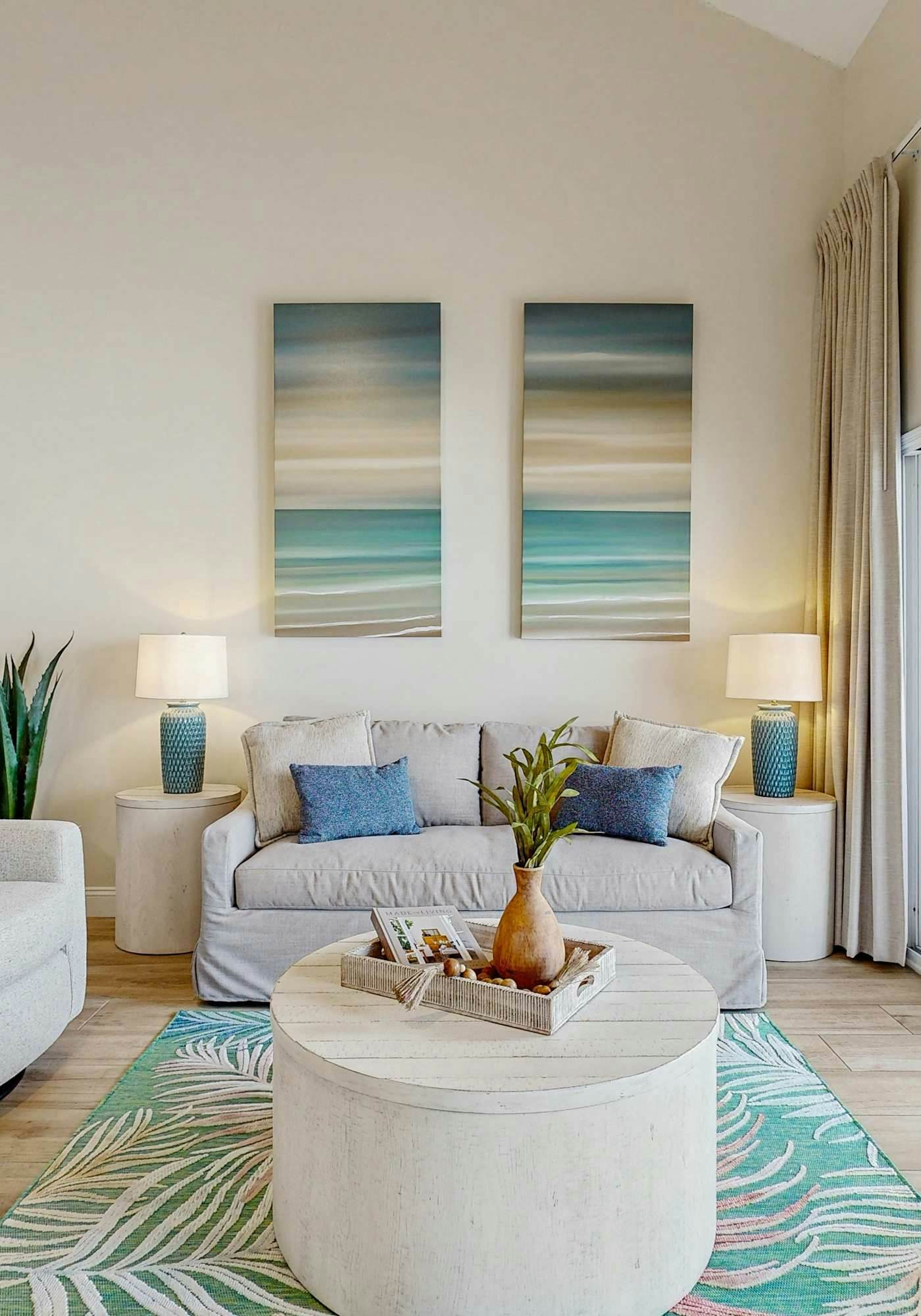 Newly-Remodeled Villa with Stunning Views and Free WiFi - Right on the Beach