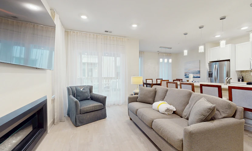 Modern condo with pool, hot tub, gym, wrap-around balcony, & AC