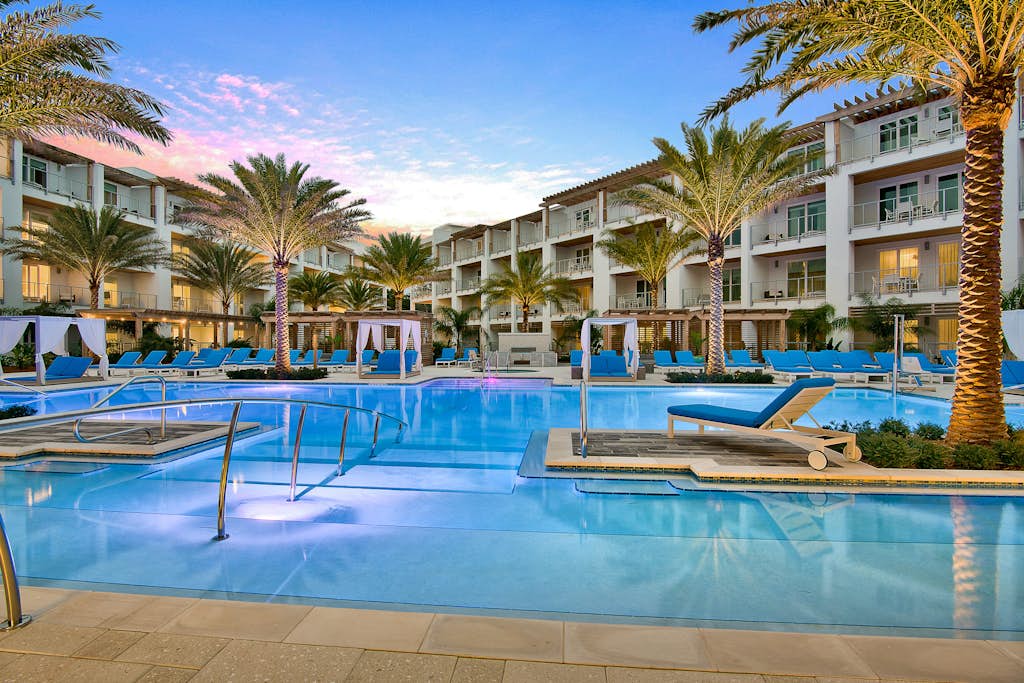 Modern condo with pool, hot tub, gym, wrap-around balcony, & AC