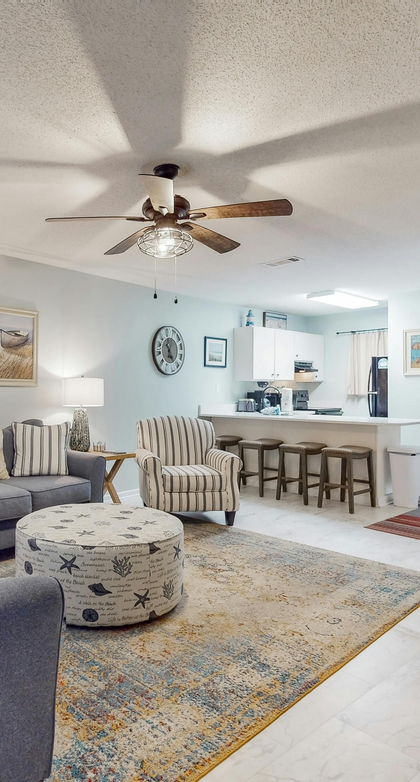 Beautiful coastal studio condo with pool