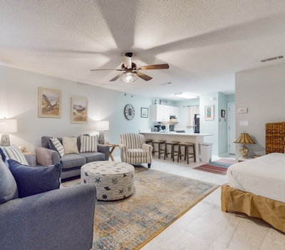 Beautiful coastal studio condo with pool