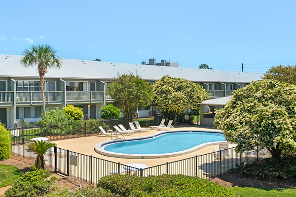 Beautiful coastal studio condo with pool