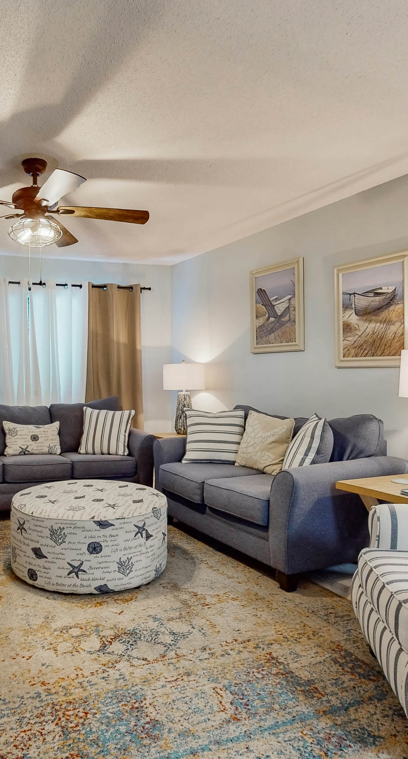 Beautiful coastal studio condo with pool