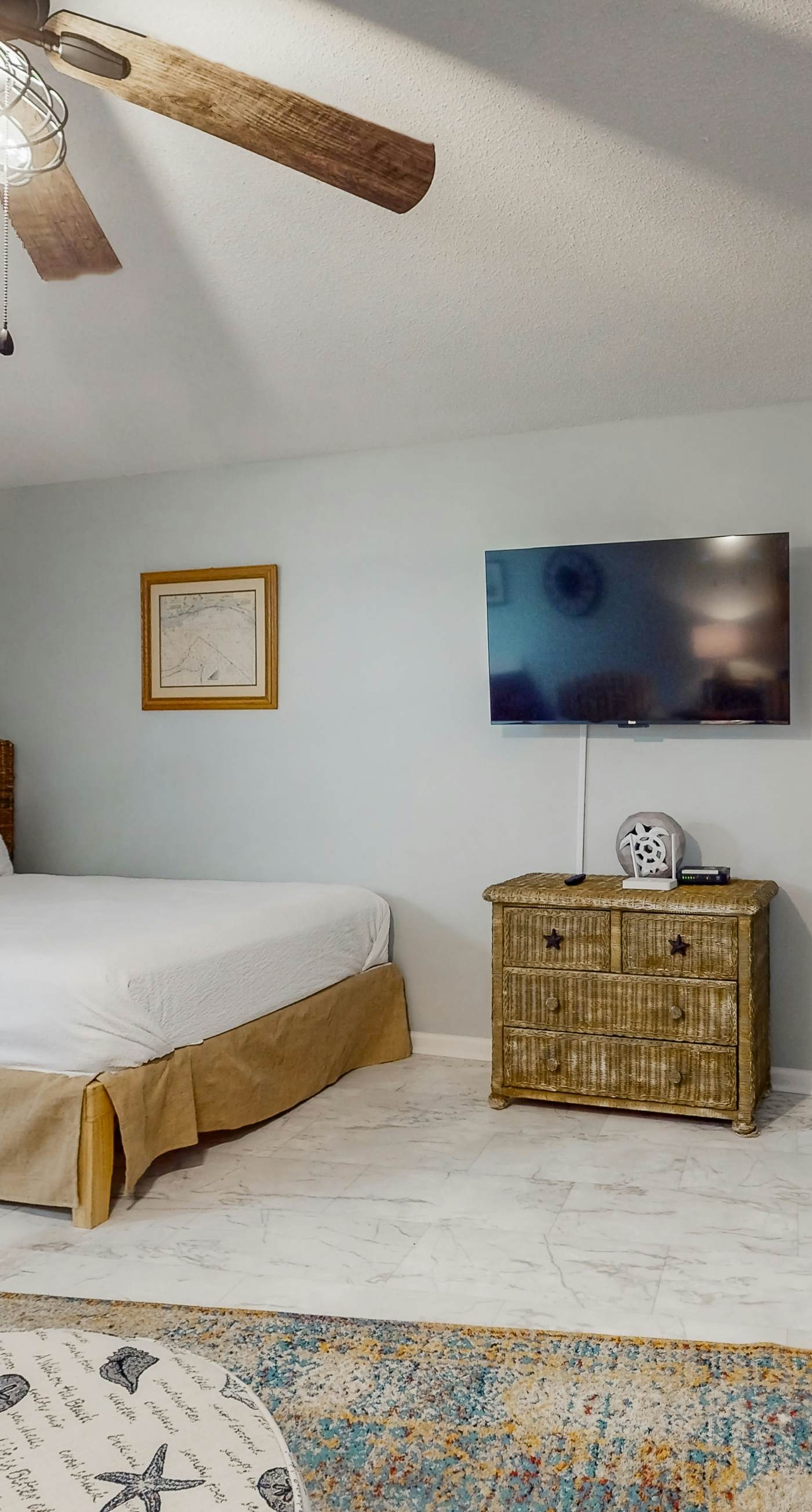 Beautiful coastal studio condo with pool