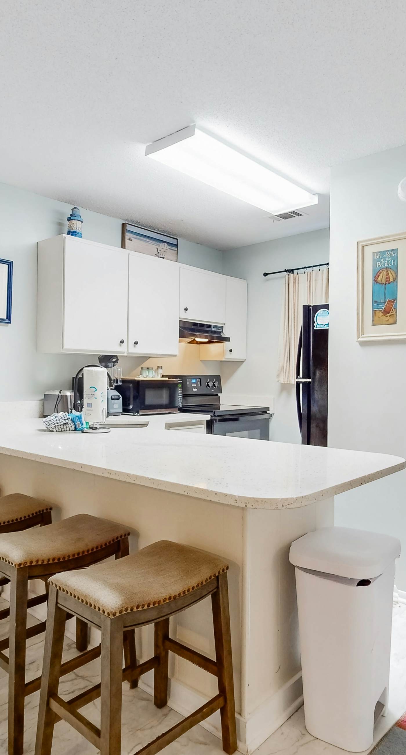 Beautiful coastal studio condo with pool