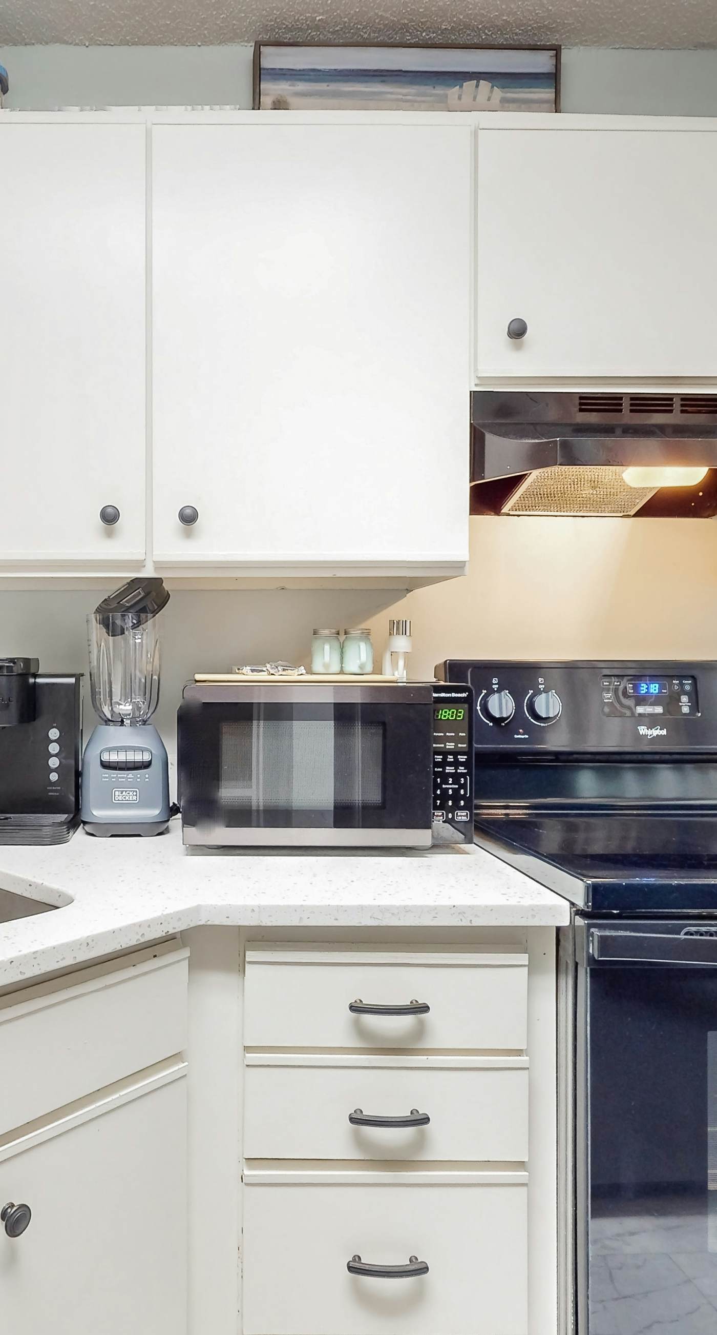 Beautiful coastal studio condo with pool