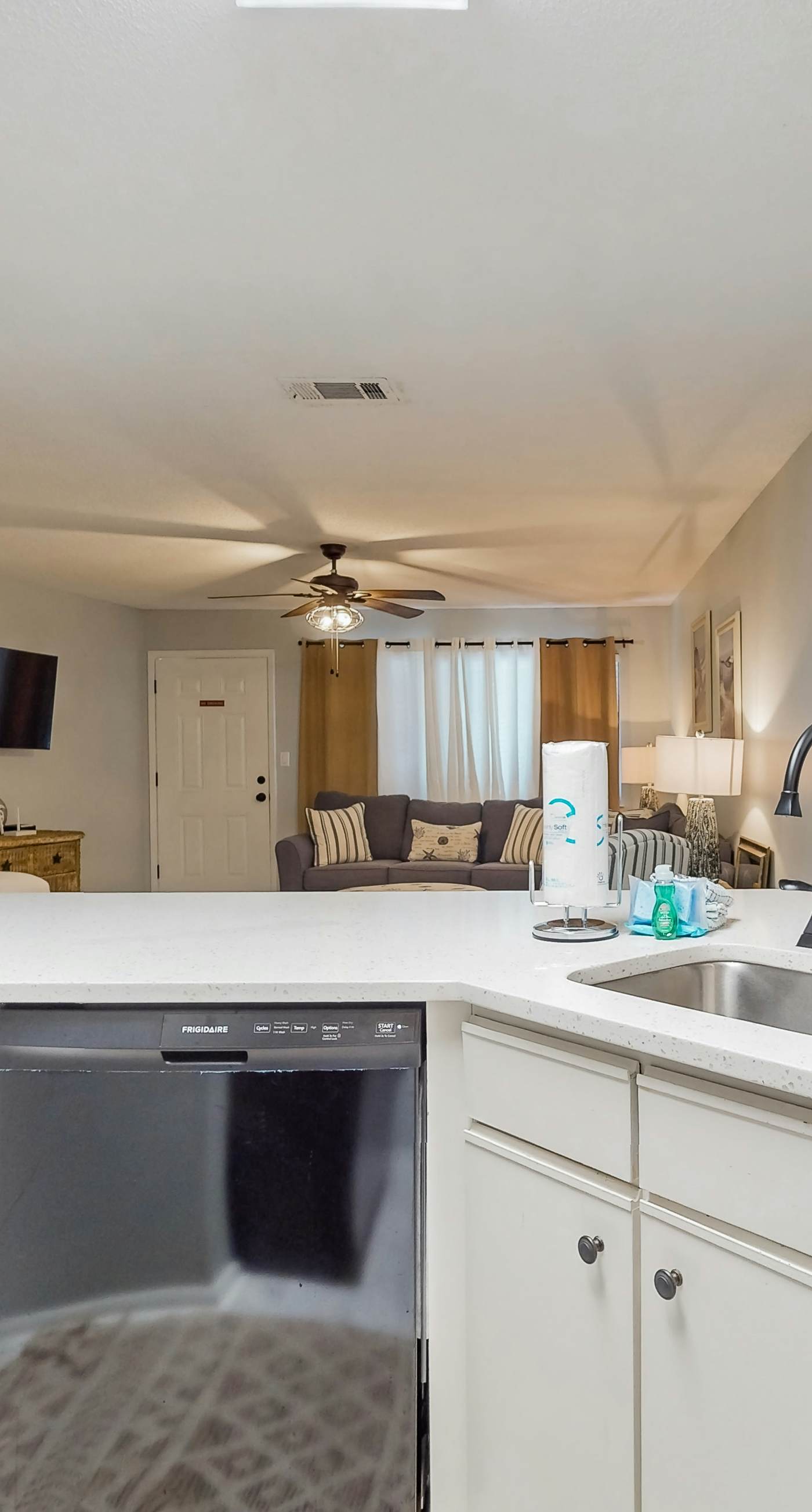 Beautiful coastal studio condo with pool