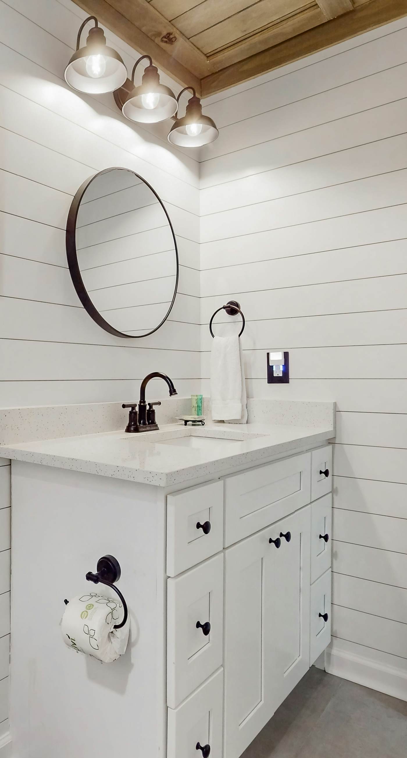 Beautiful coastal studio condo with pool