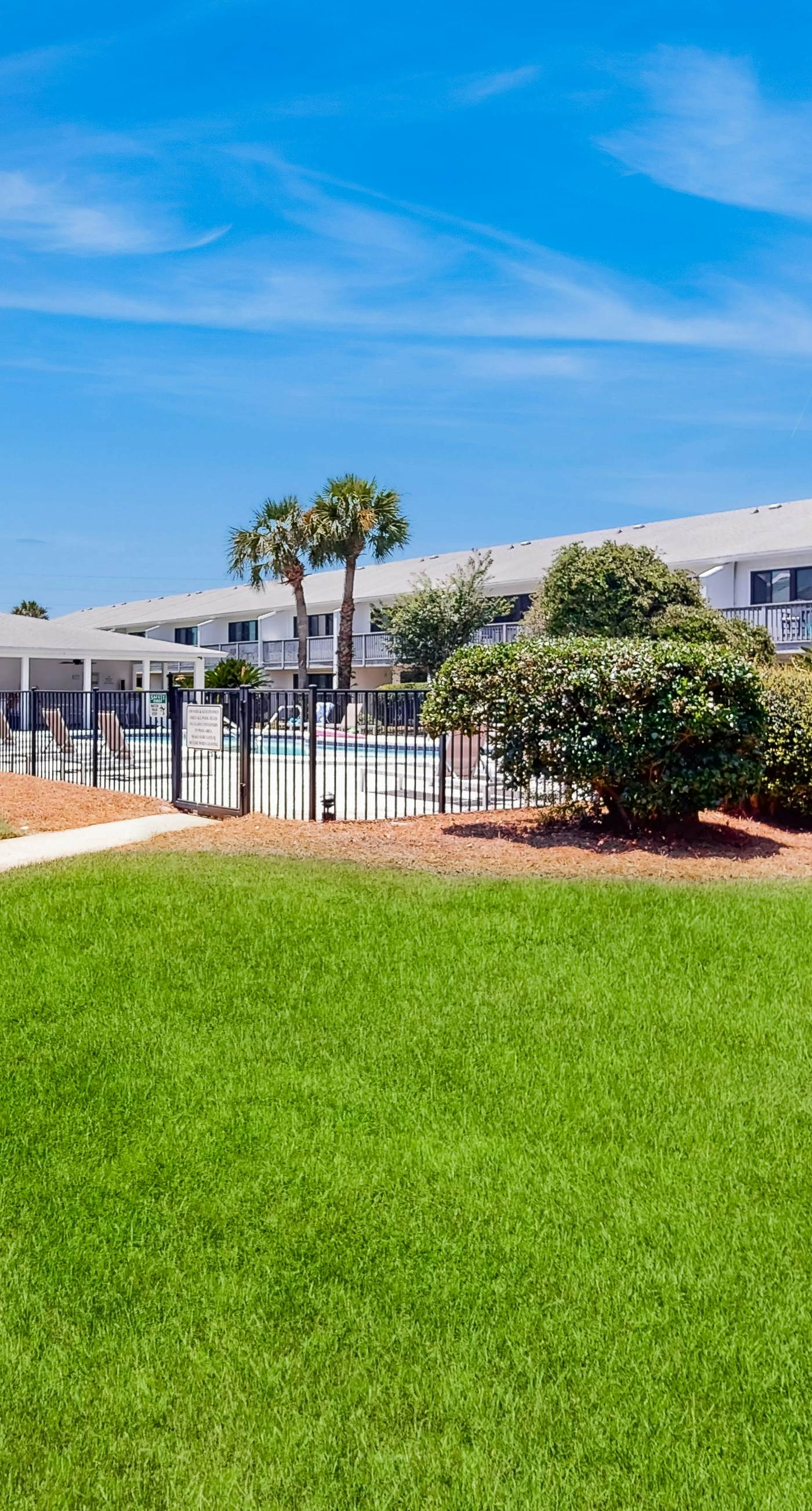 Beautiful coastal studio condo with pool