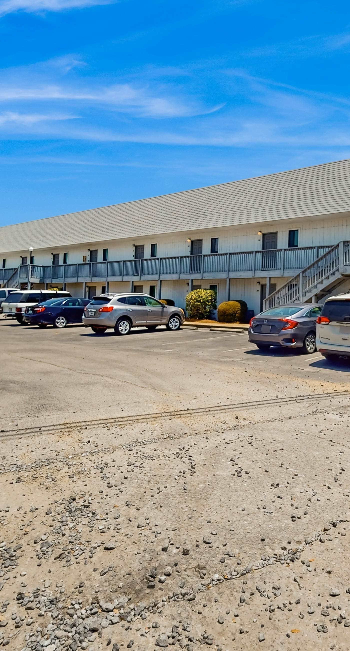 Beautiful coastal studio condo with pool