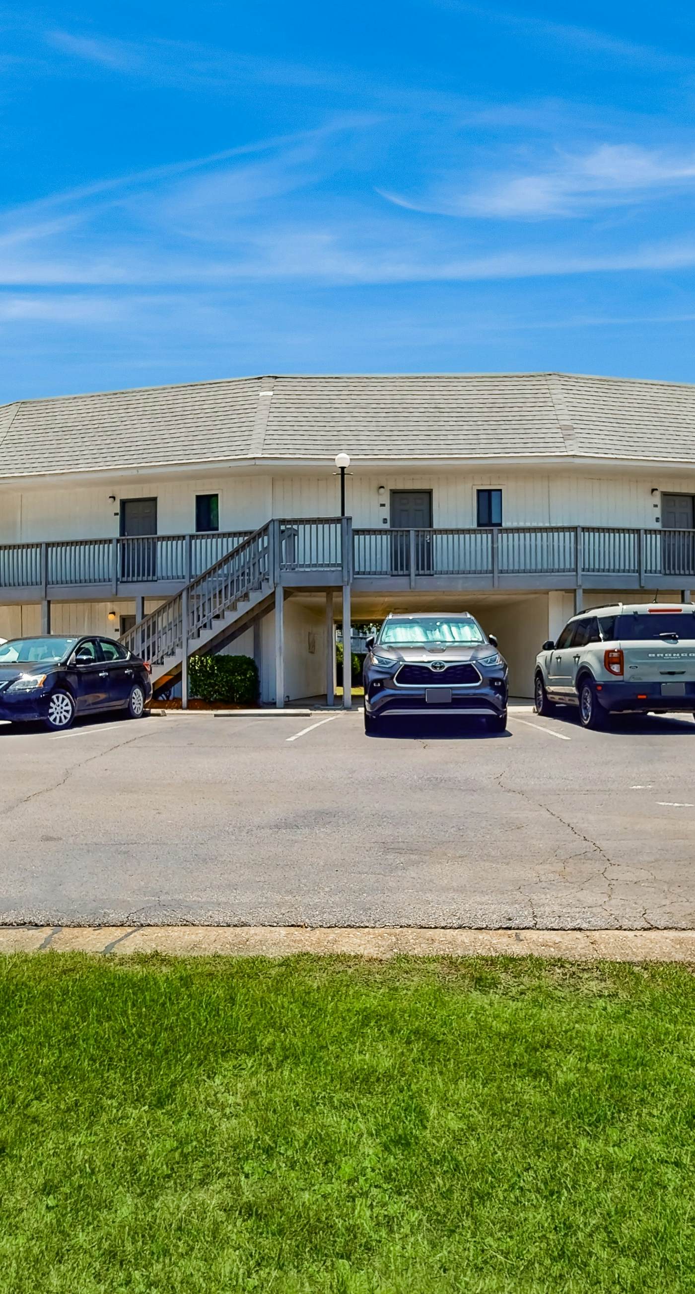Beautiful coastal studio condo with pool