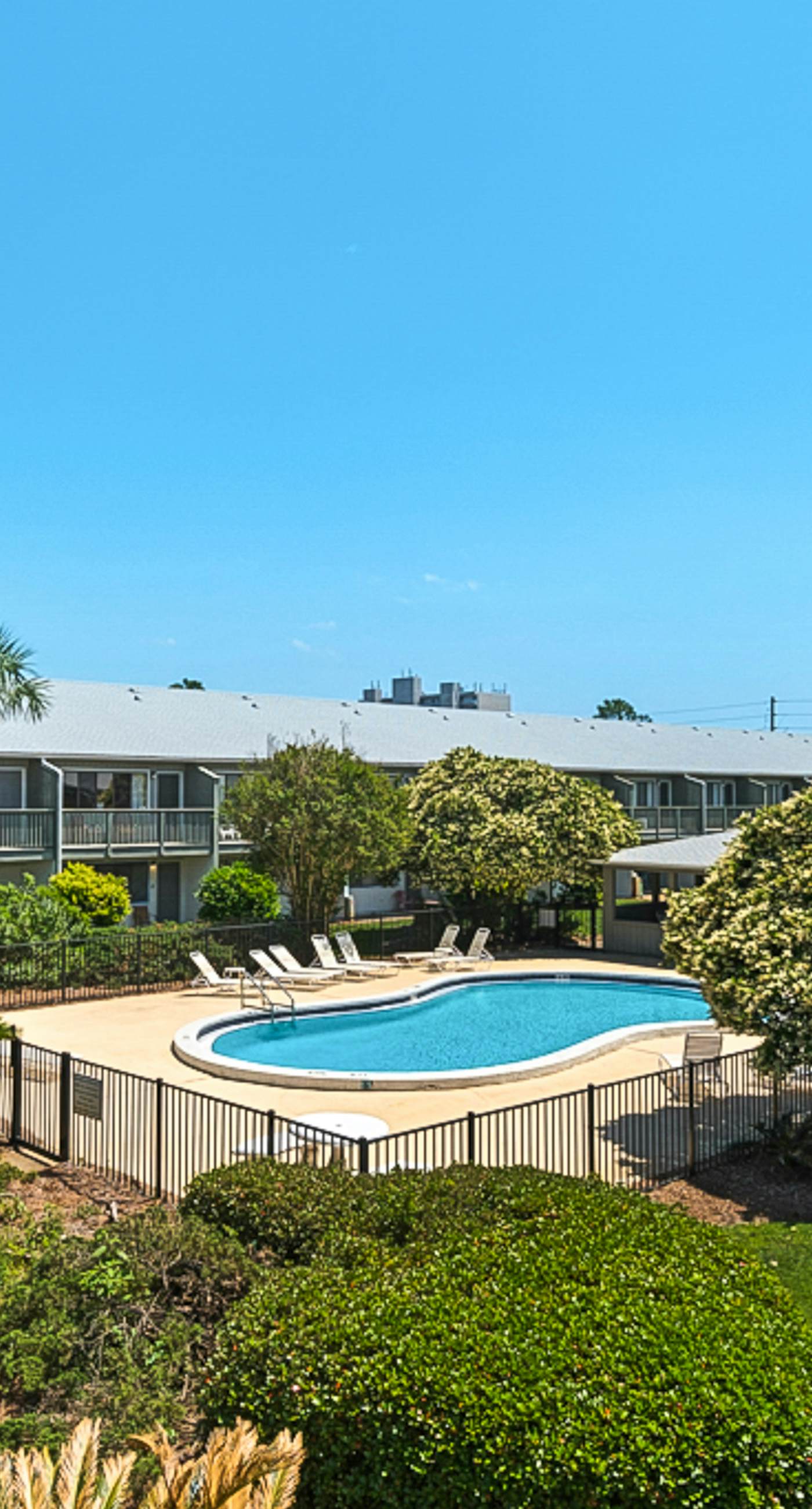 Beautiful coastal studio condo with pool