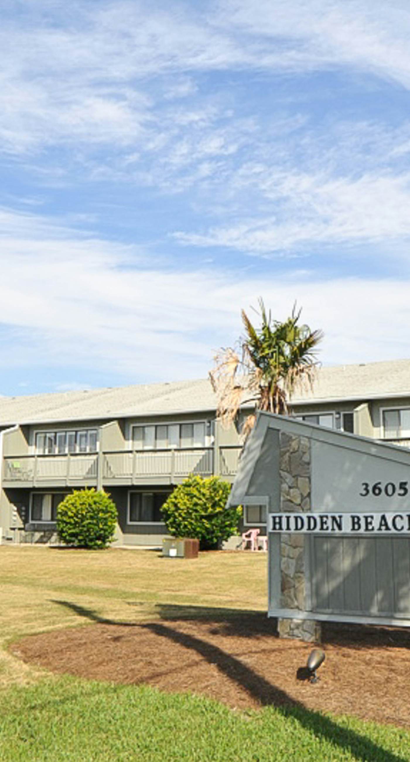 Beautiful coastal studio condo with pool