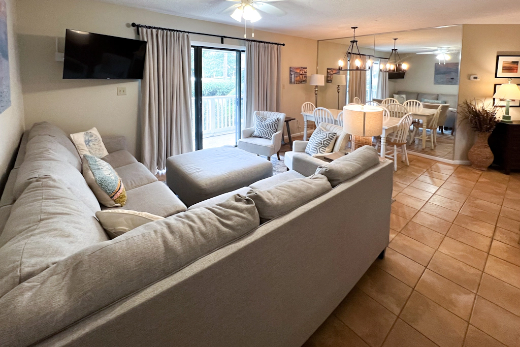 Coastal condo with patio & shared pool,tennis courts