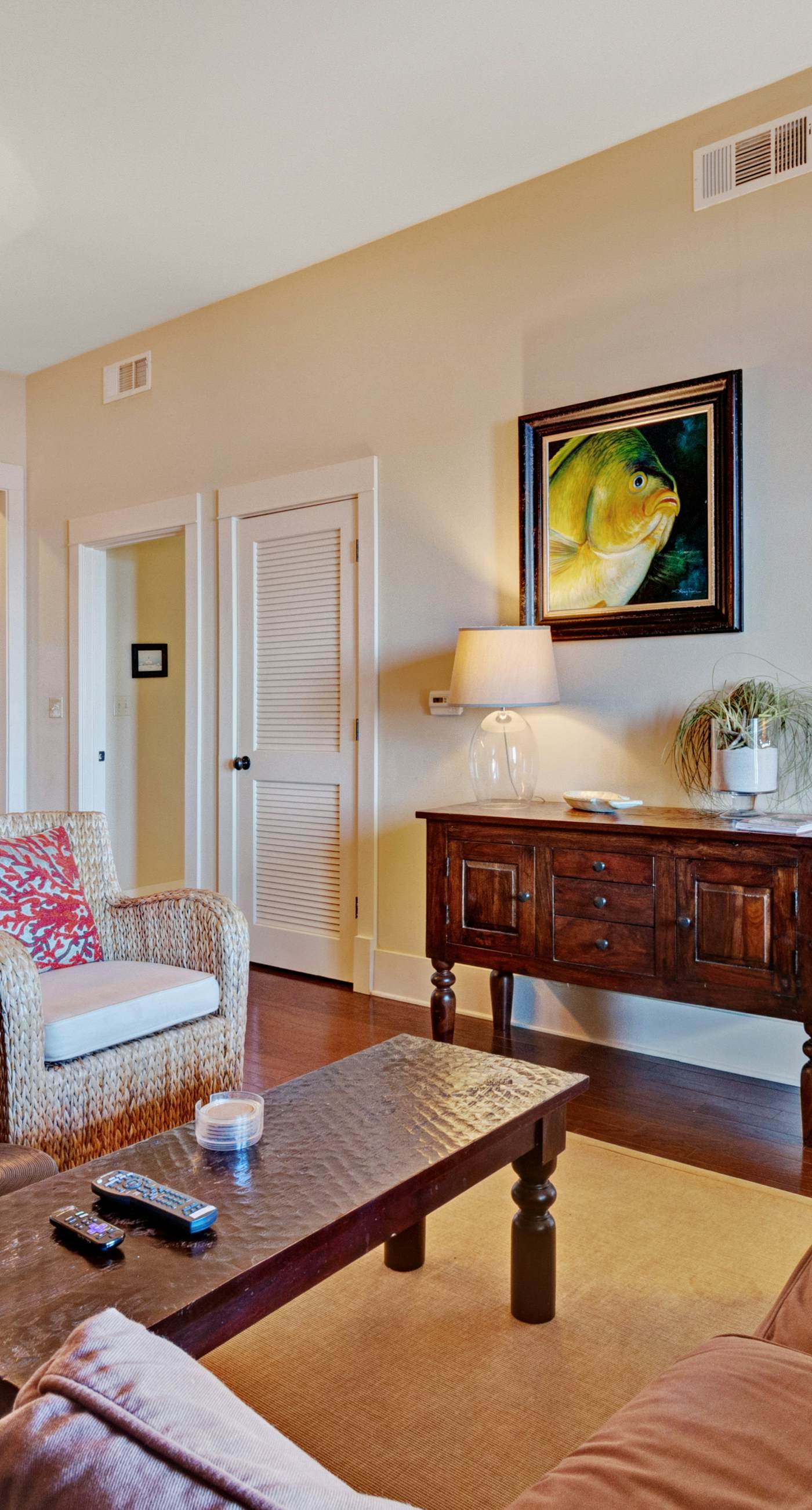 Stunning condo with washer/dryer, pool & convenient beach access