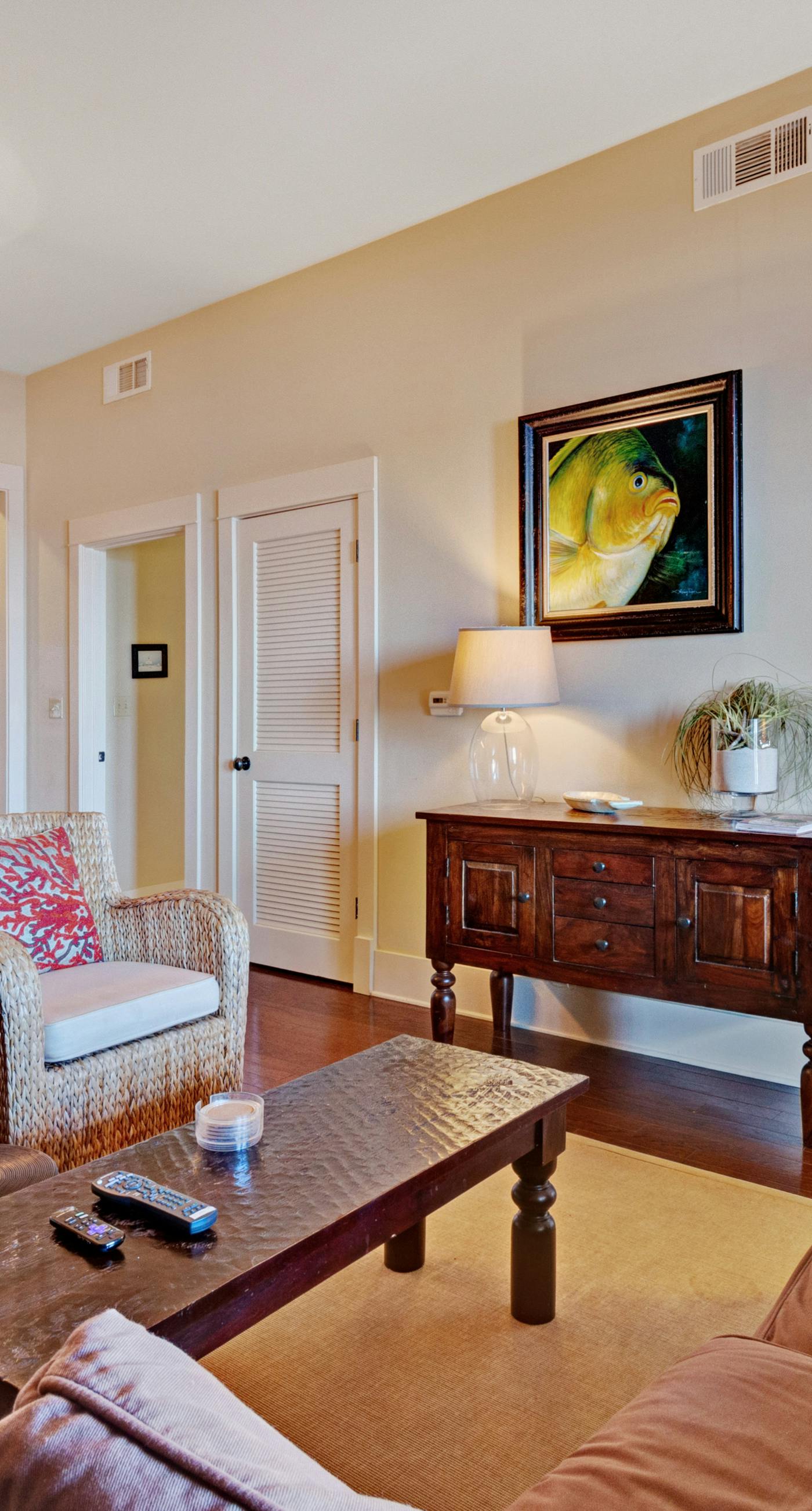 Stunning condo with washer/dryer, pool & convenient beach access