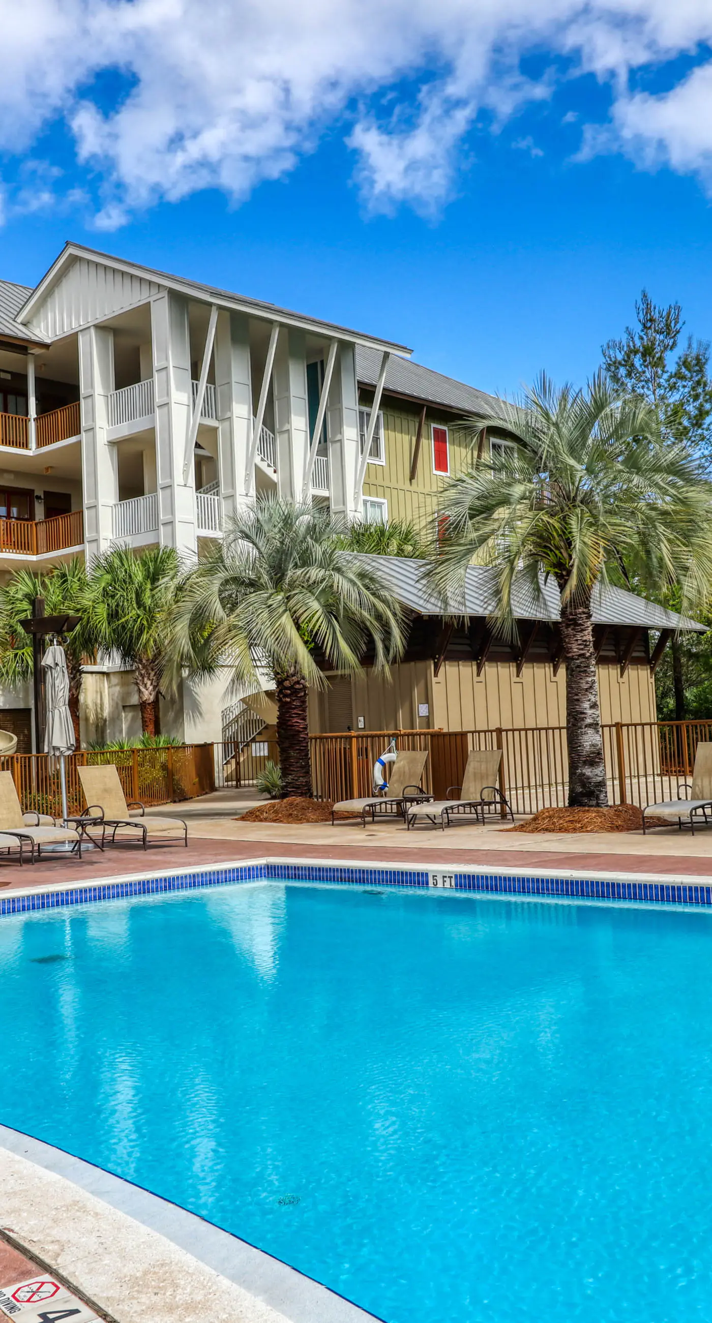 Stunning condo with washer/dryer, pool & convenient beach access