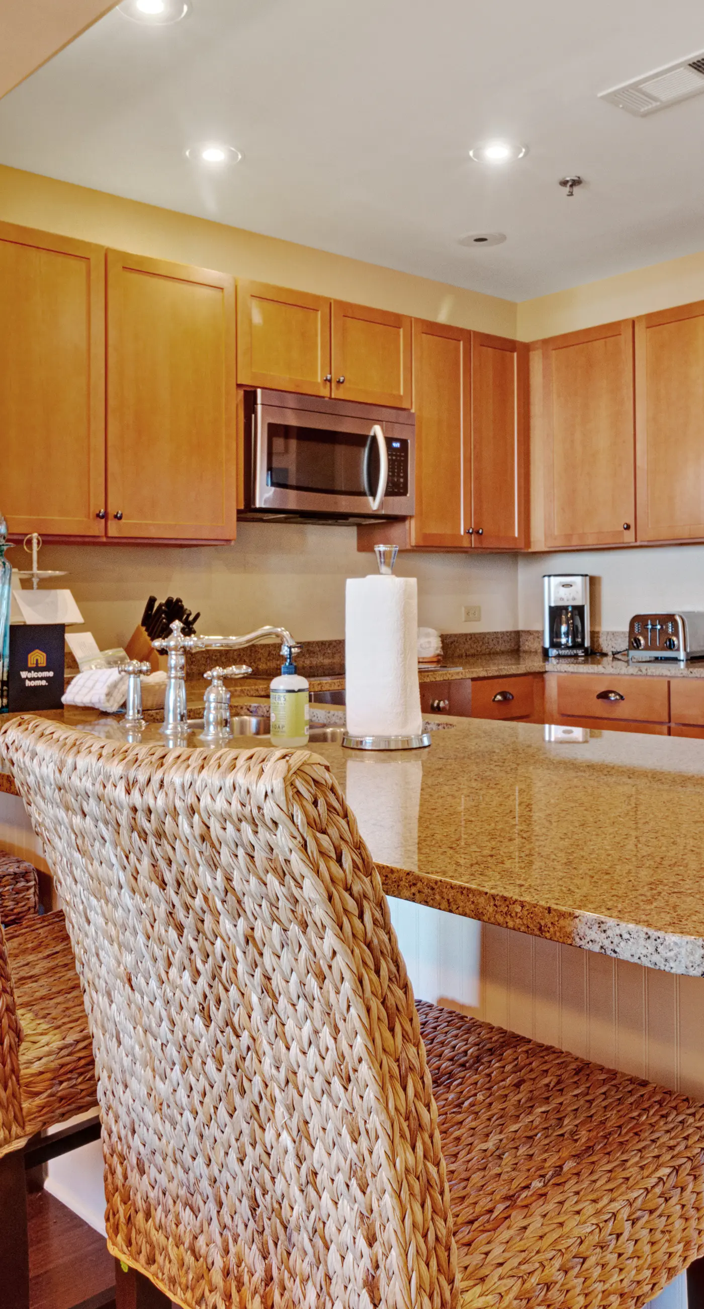 Stunning condo with washer/dryer, pool & convenient beach access