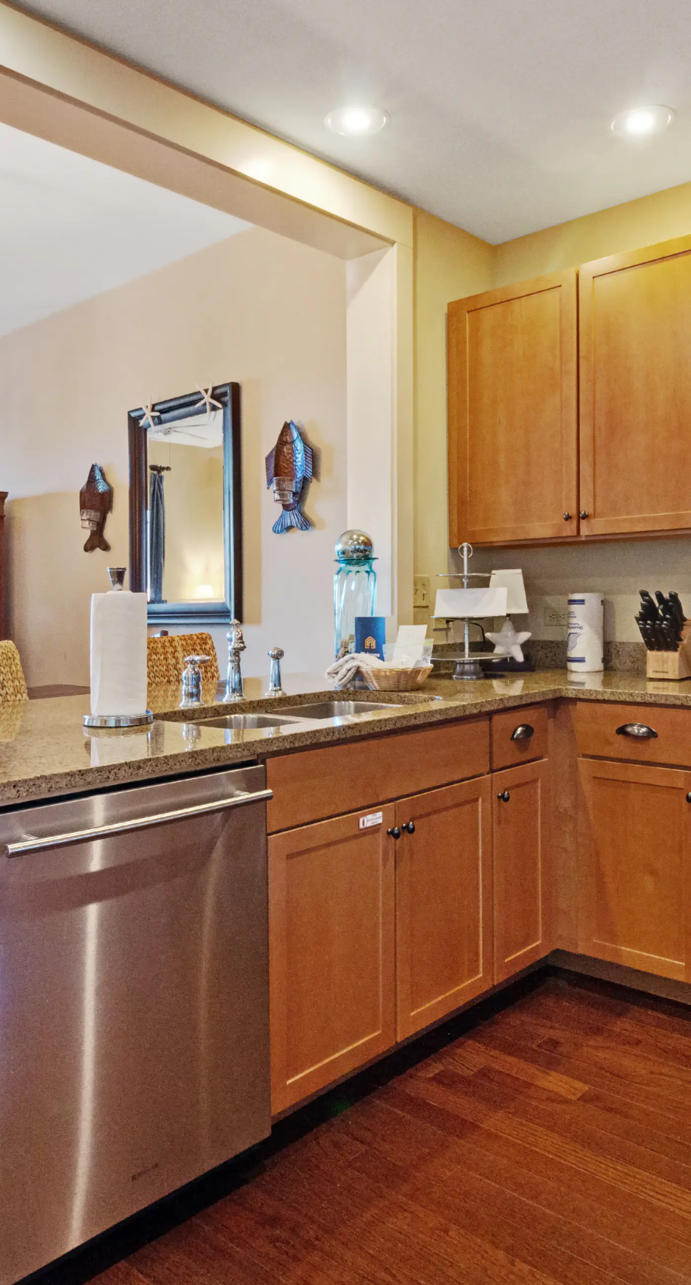 Stunning condo with washer/dryer, pool & convenient beach access