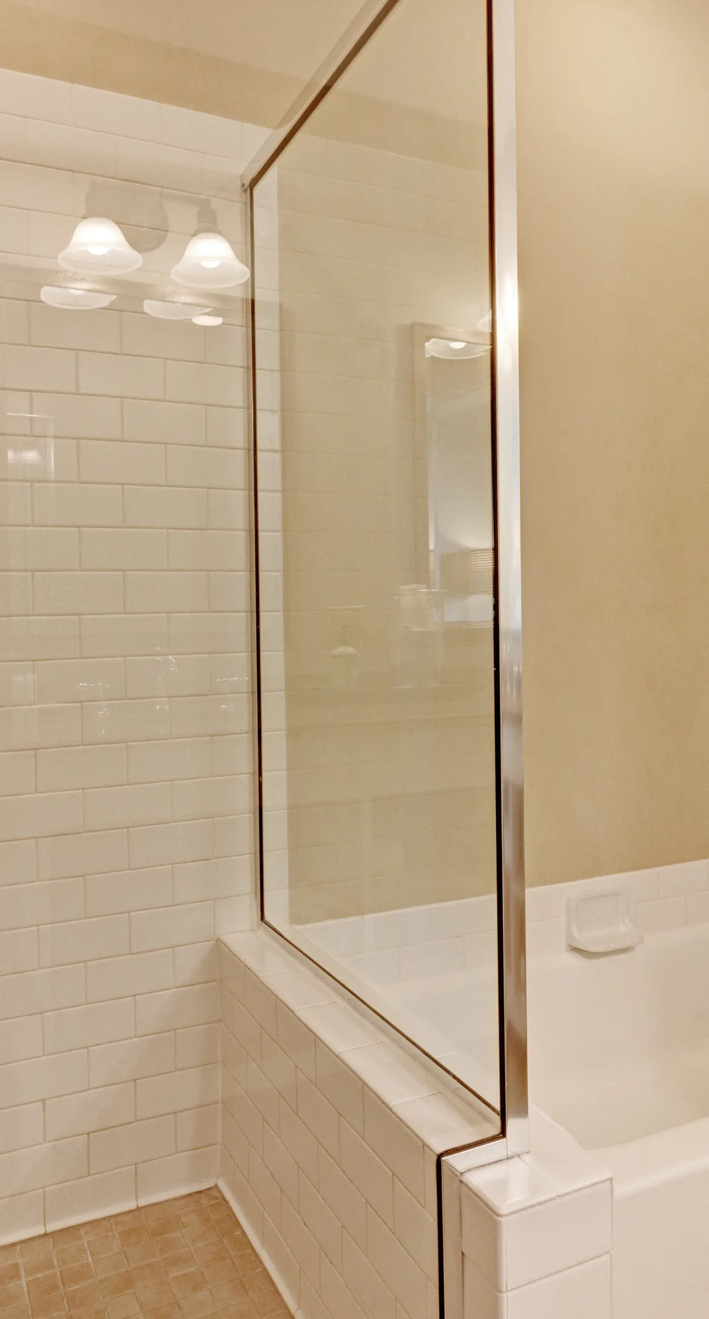 Stunning condo with washer/dryer, pool & convenient beach access