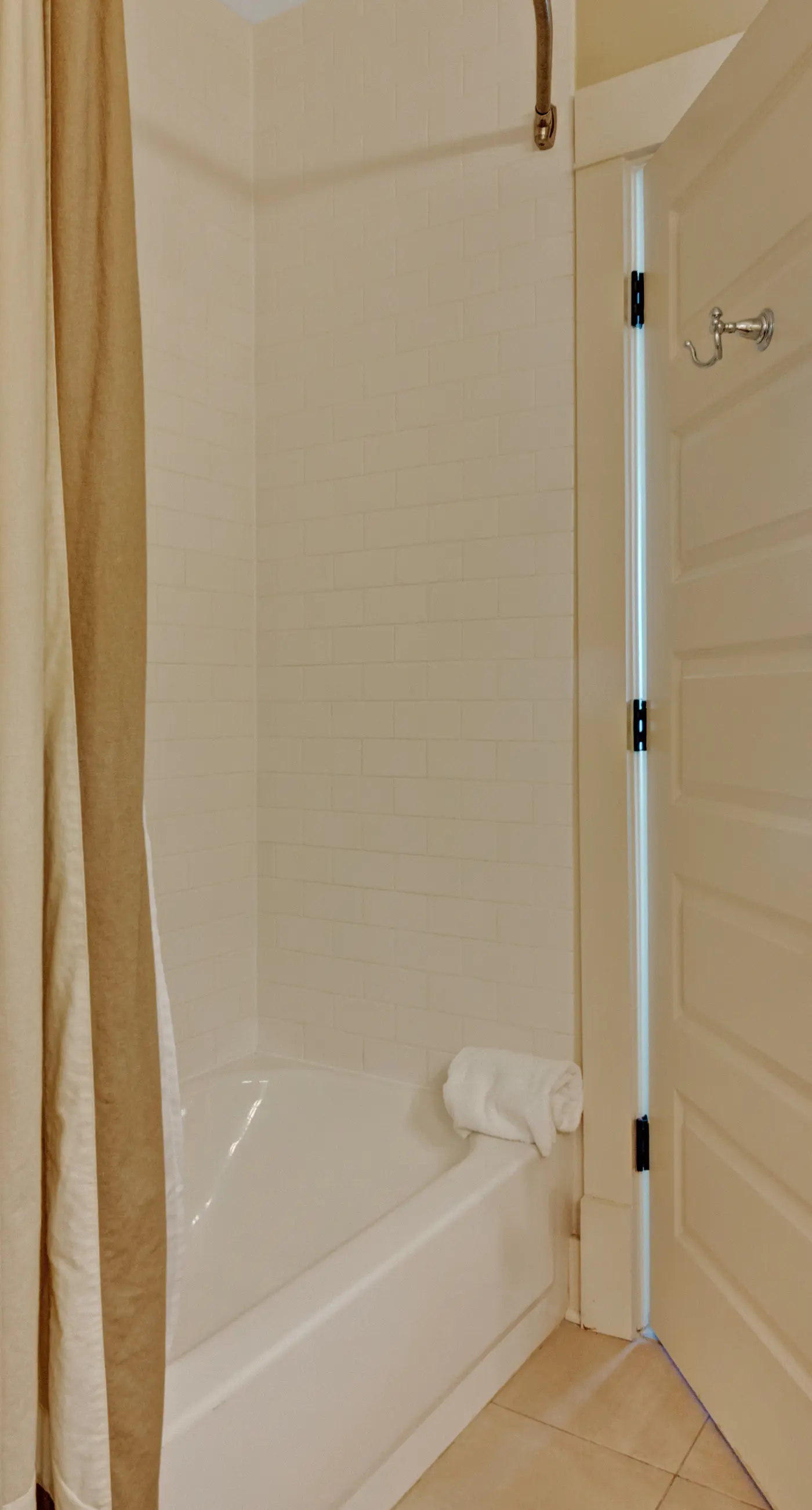 Stunning condo with washer/dryer, pool & convenient beach access