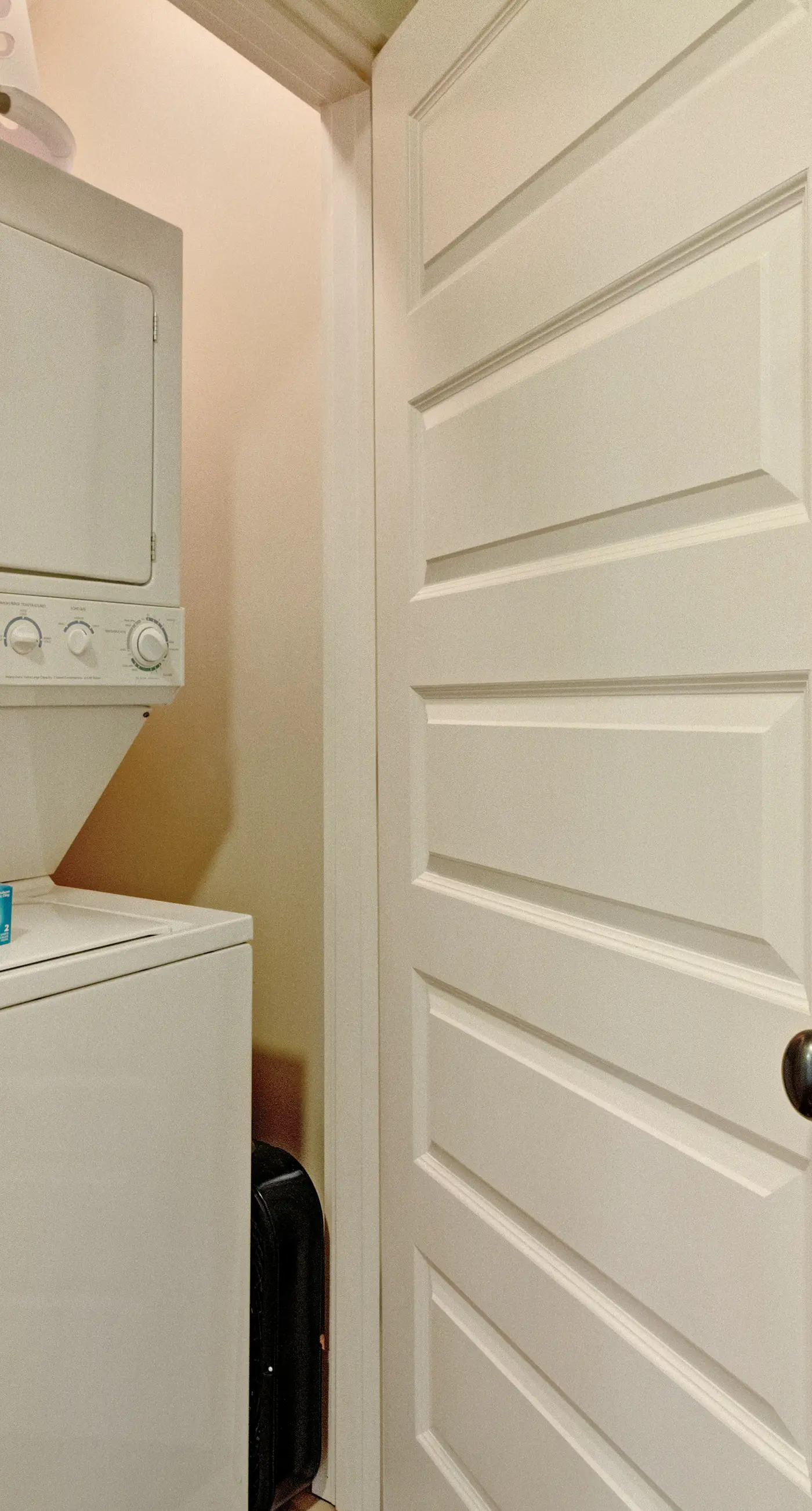 Stunning condo with washer/dryer, pool & convenient beach access