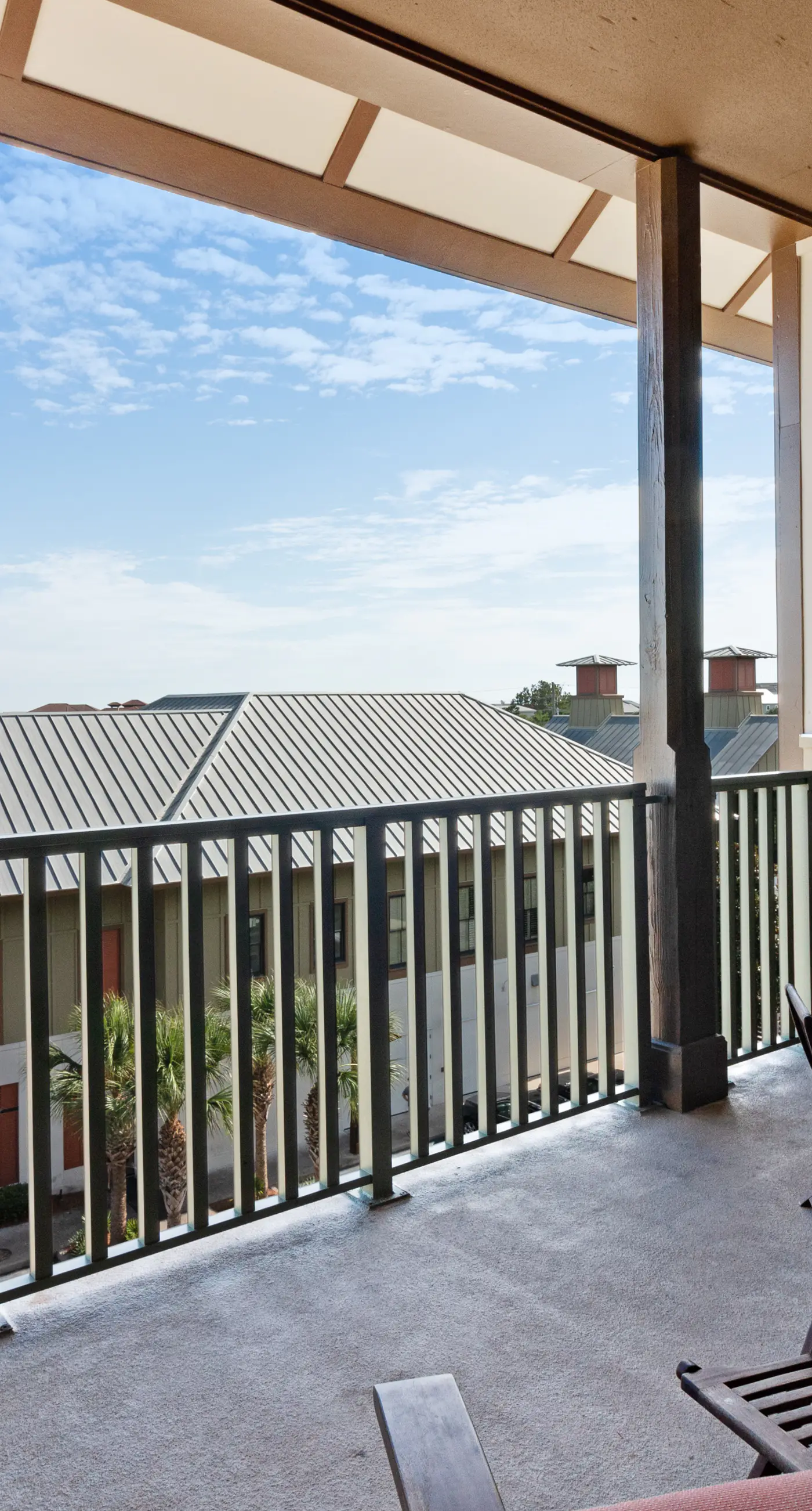 Stunning condo with washer/dryer, pool & convenient beach access