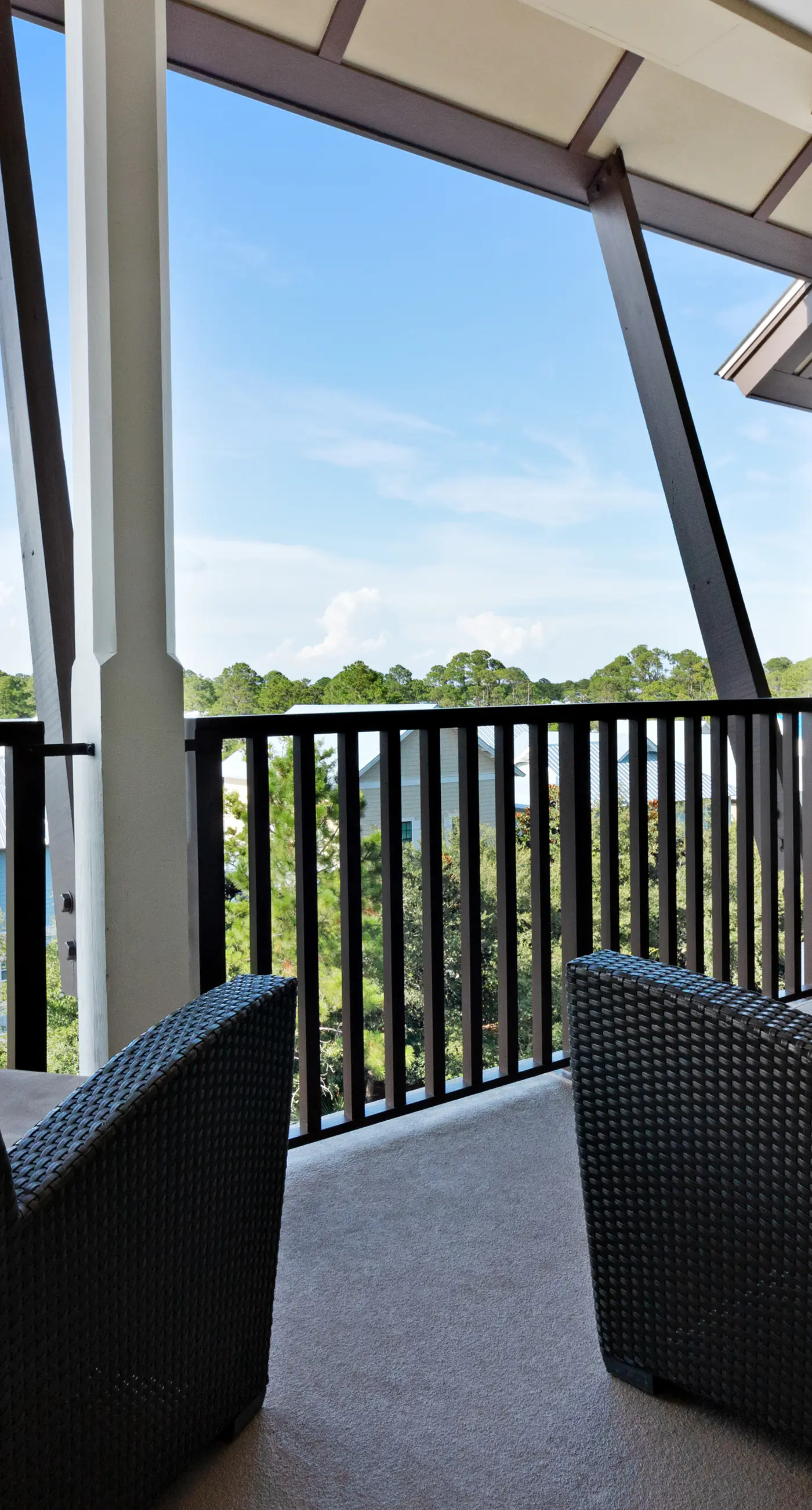 Stunning condo with washer/dryer, pool & convenient beach access