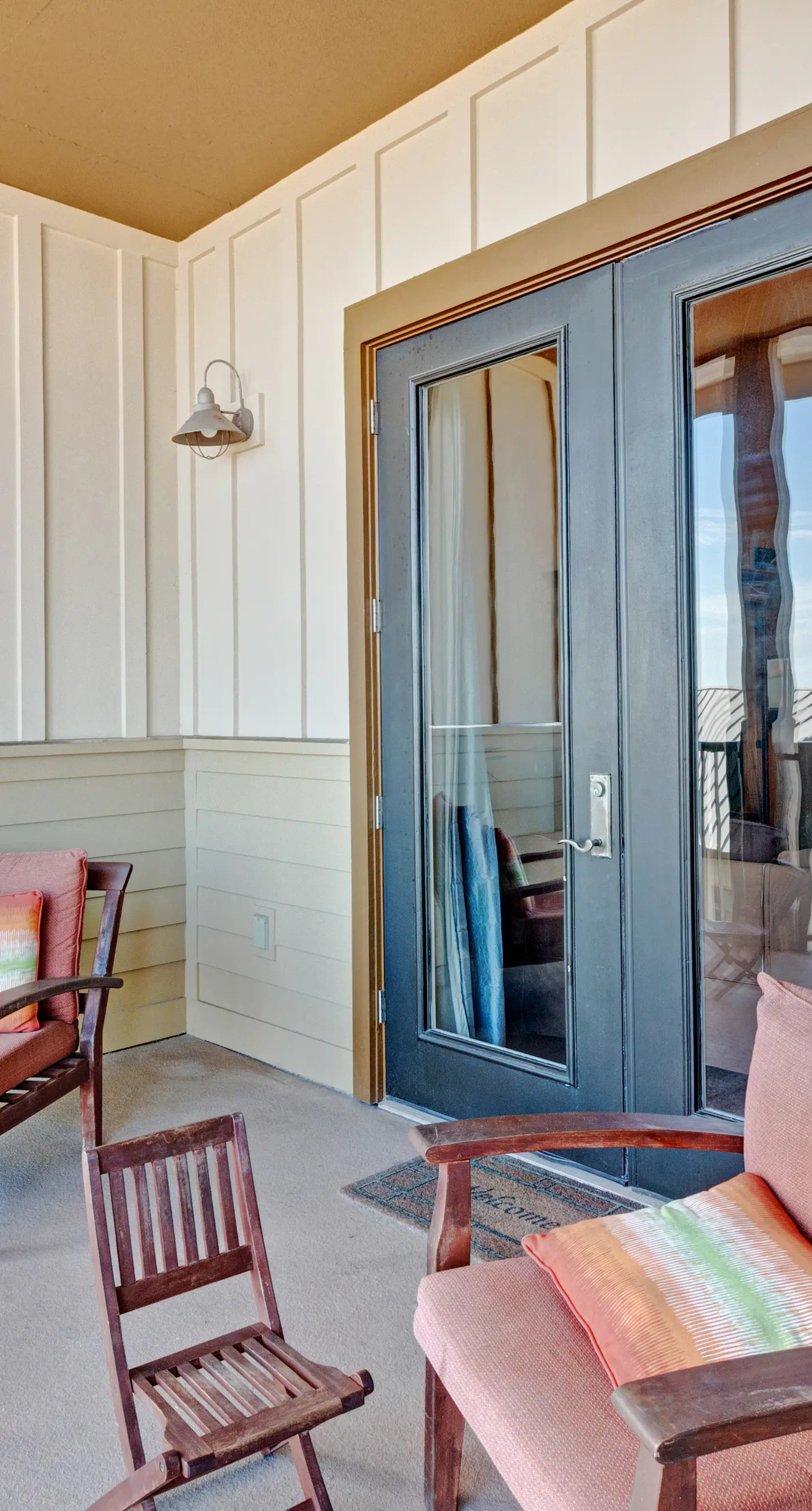 Stunning condo with washer/dryer, pool & convenient beach access