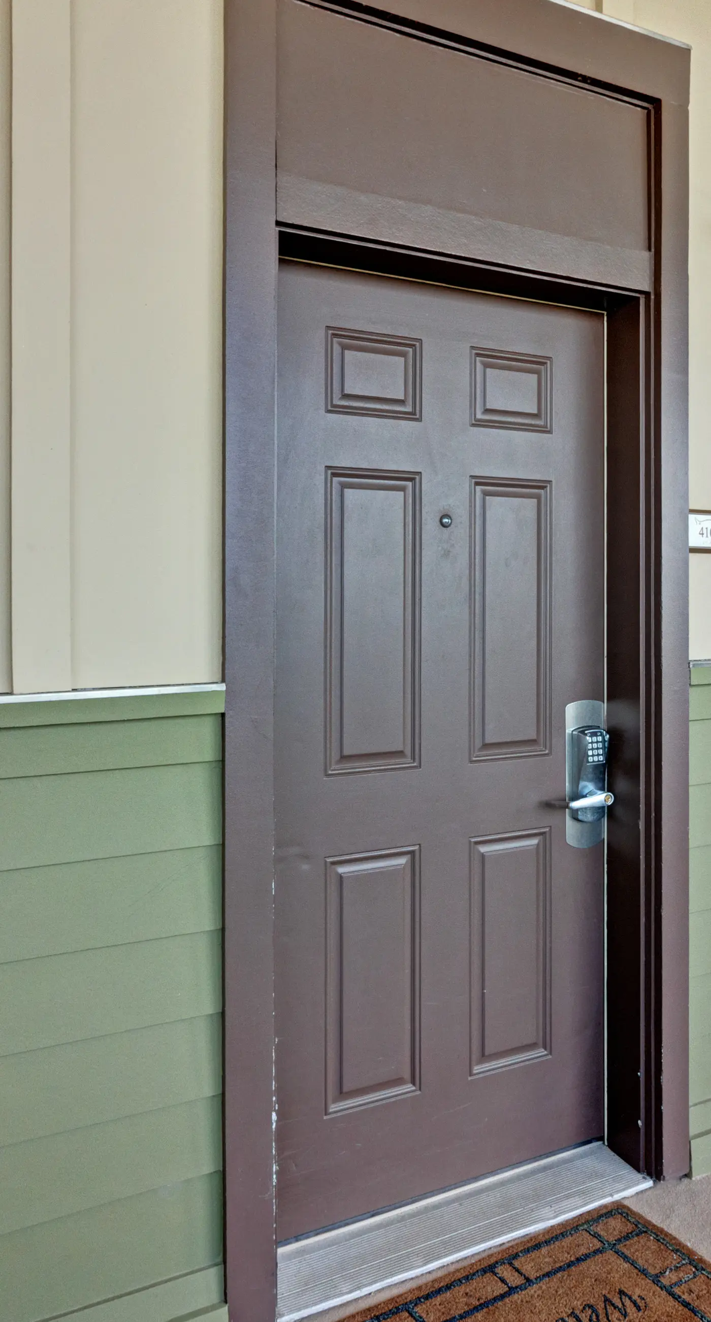 Stunning condo with washer/dryer, pool & convenient beach access