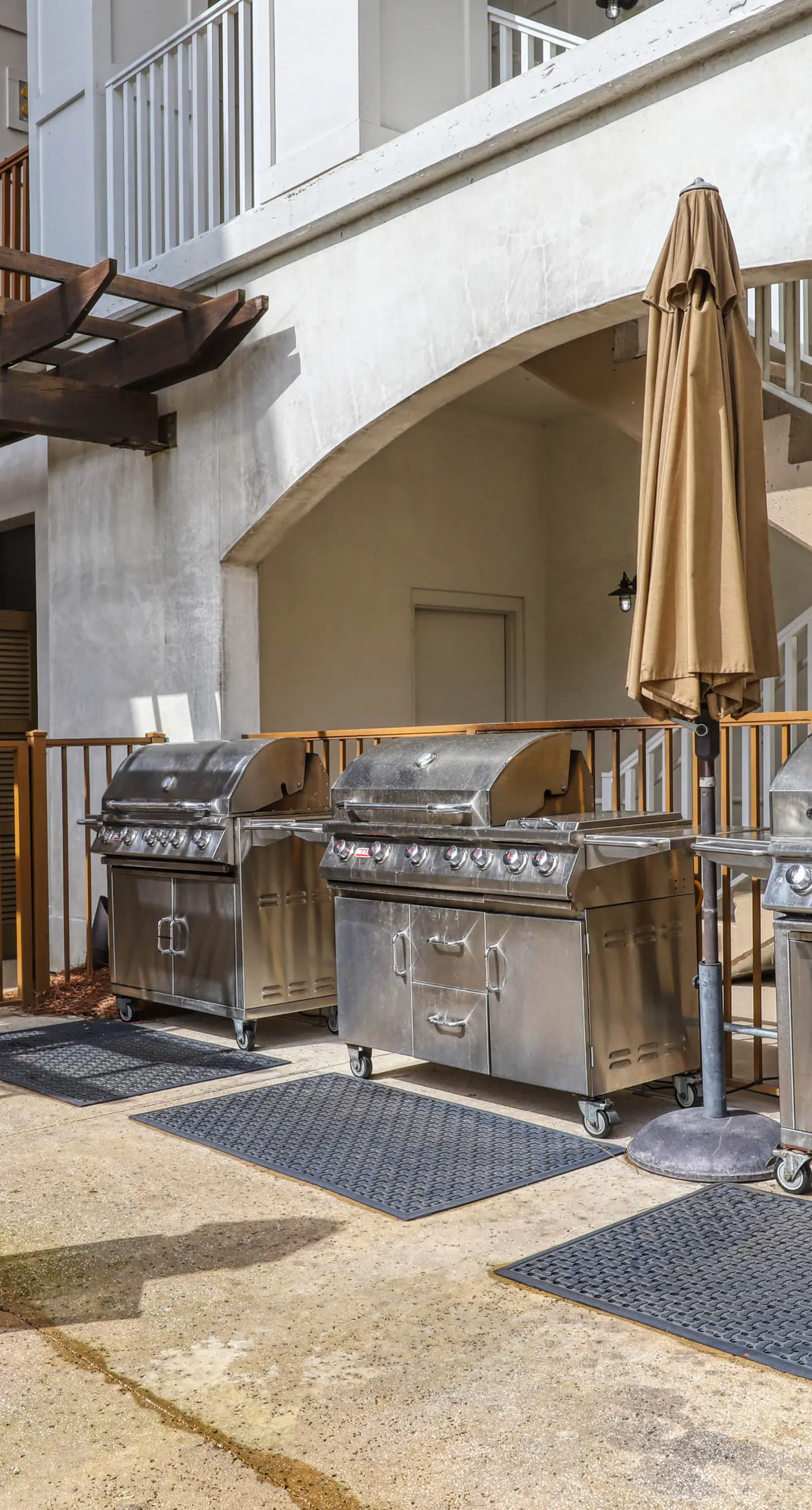 Stunning condo with washer/dryer, pool & convenient beach access