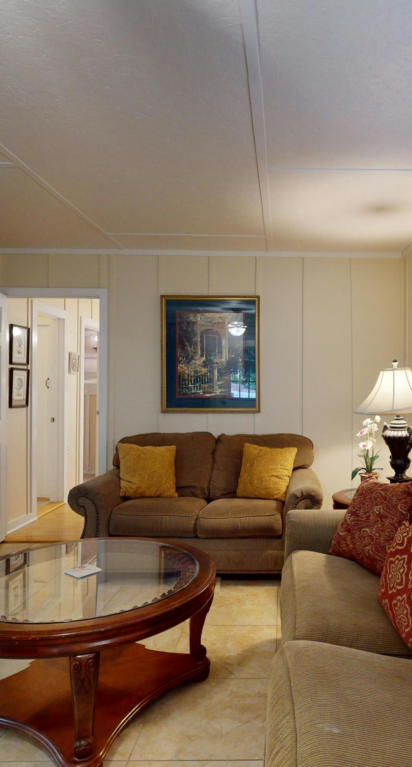 Charming beach cottage w/ covered patio & outdoor shower - walk to the beach