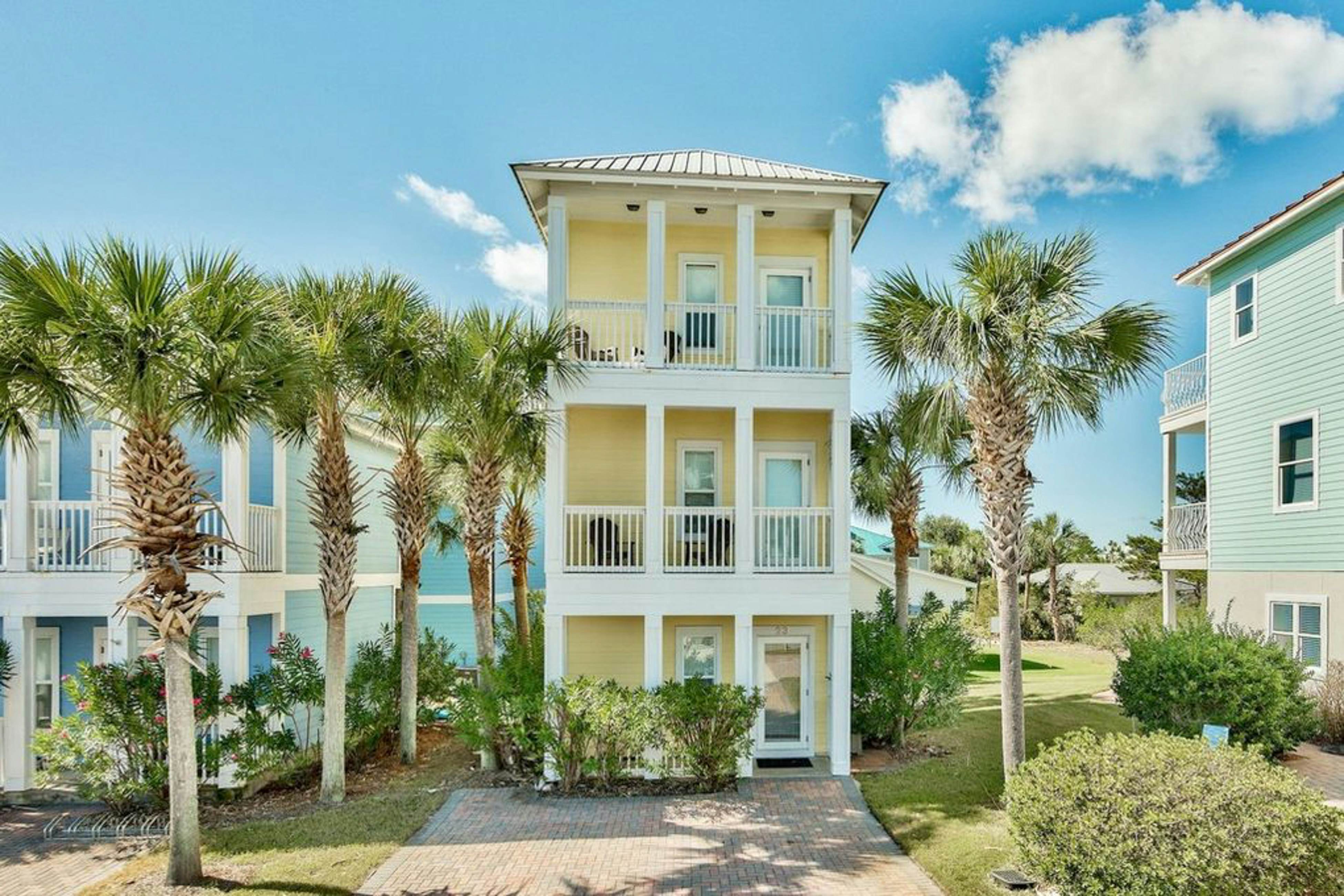 Gorgeous, private, coastal home with a shared pool, fitness room