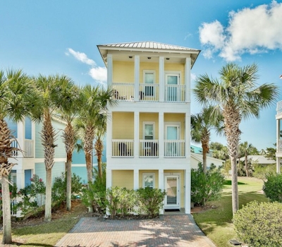 Gorgeous, private, coastal home with a shared pool, fitness room